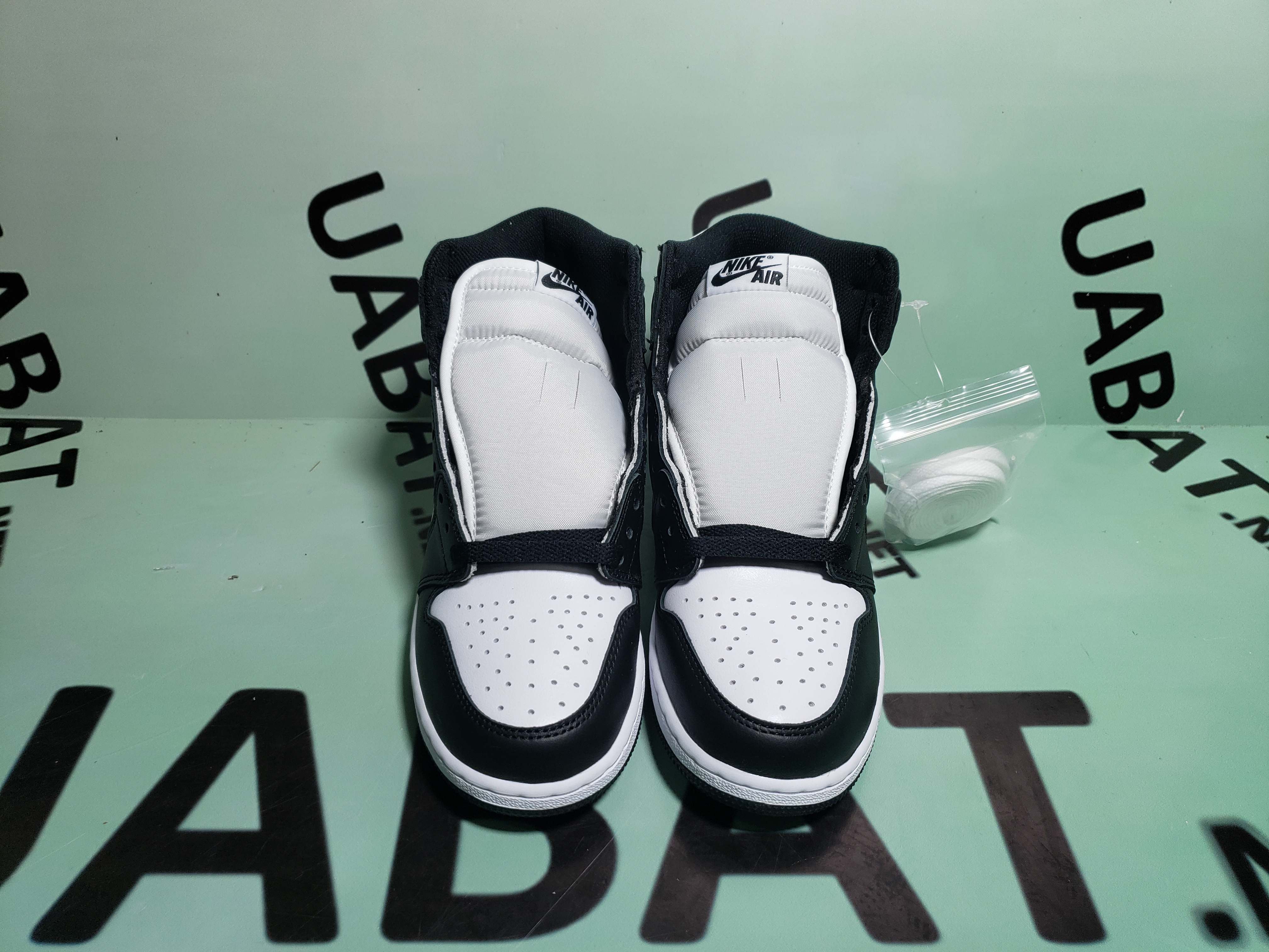 Uabat Jordan 1 Retro Black White (2014),555088-010