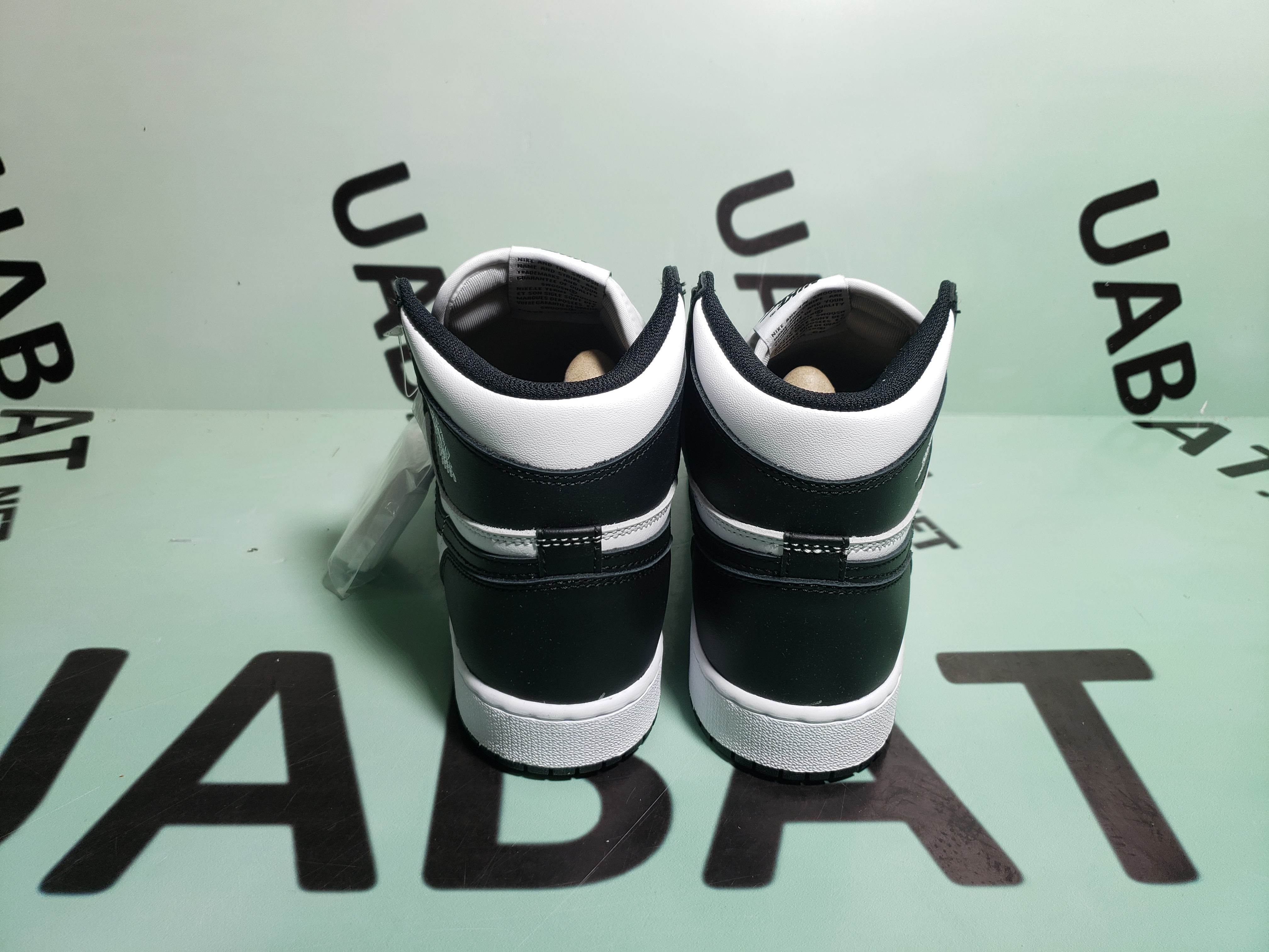 Uabat Jordan 1 Retro Black White (2014),555088-010