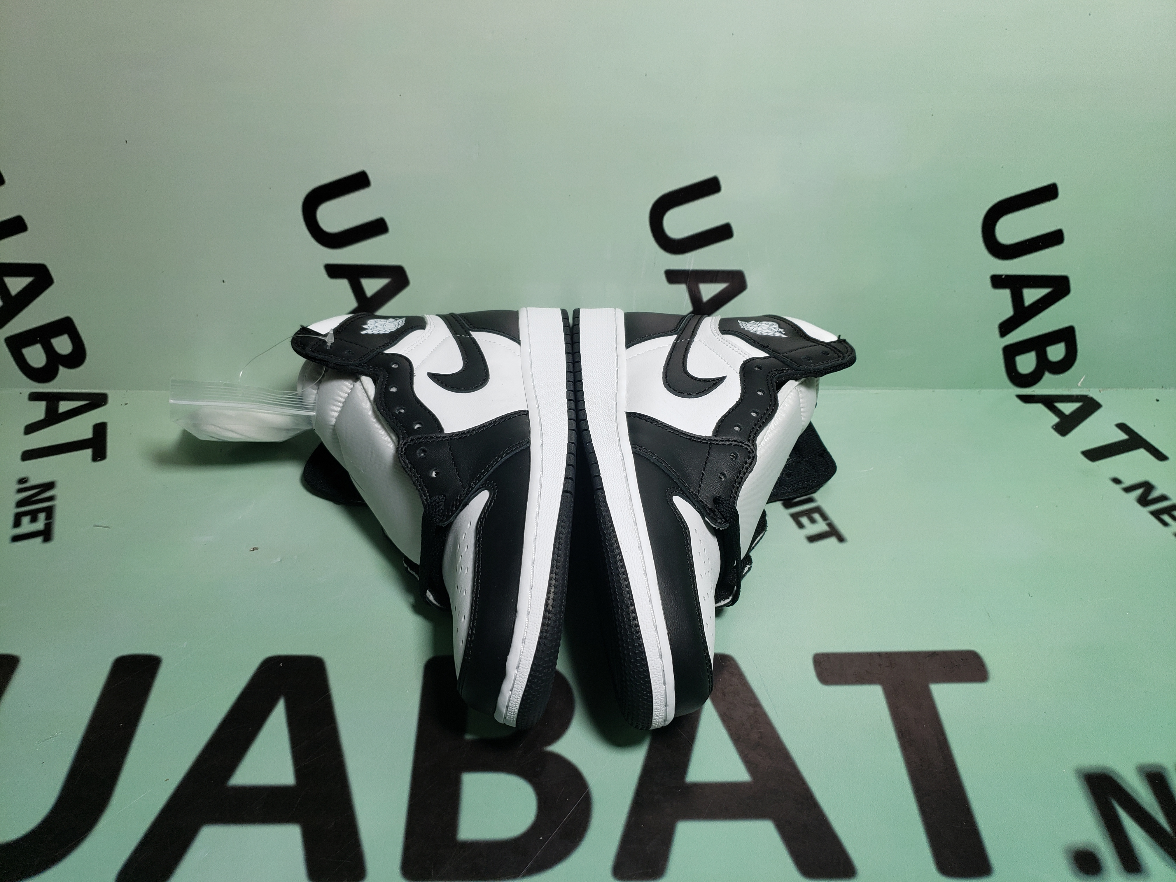 Uabat Jordan 1 Retro Black White (2014),555088-010