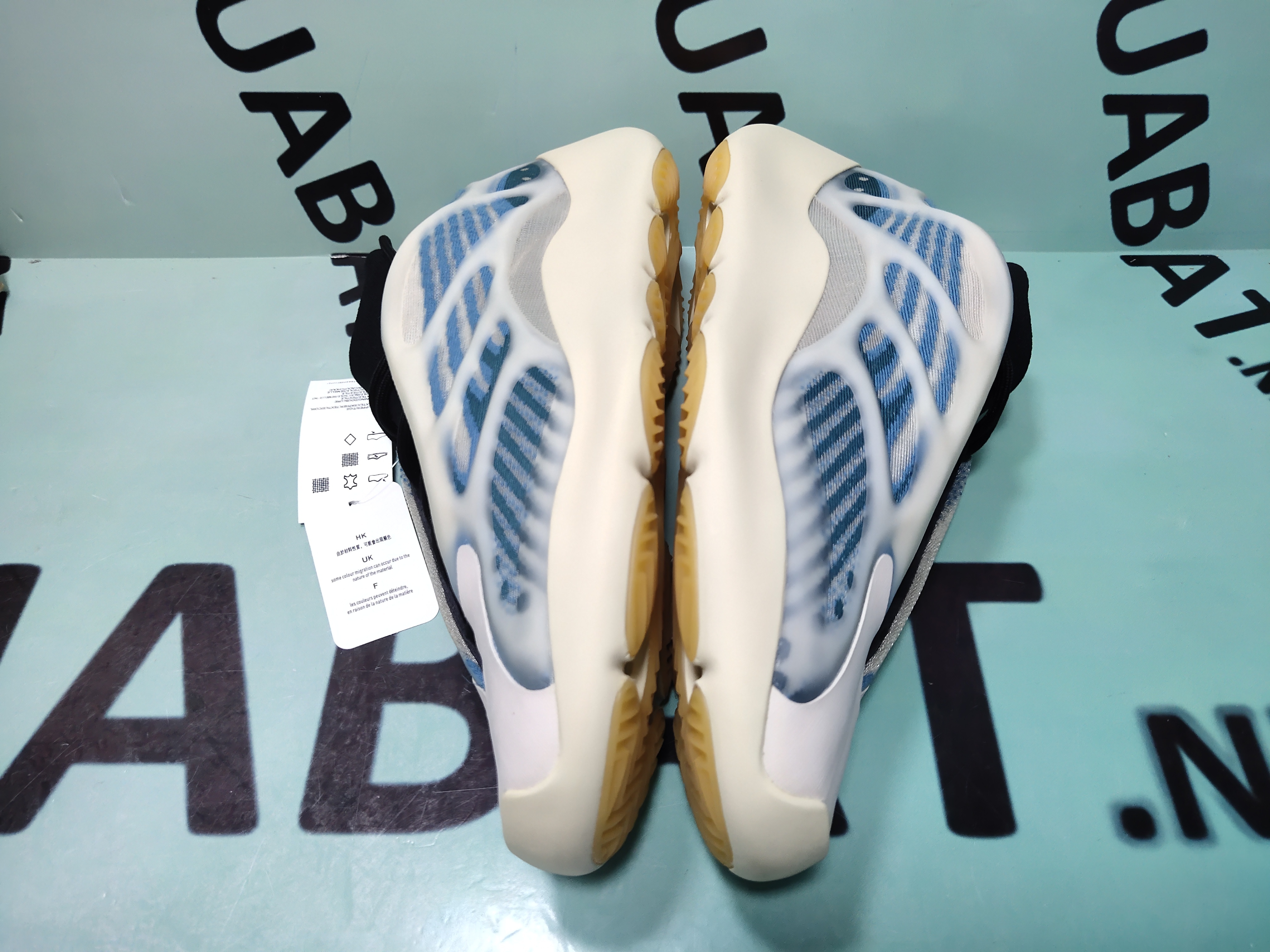 Uabat Yeezy 700 V3 Kyanite,GY0260