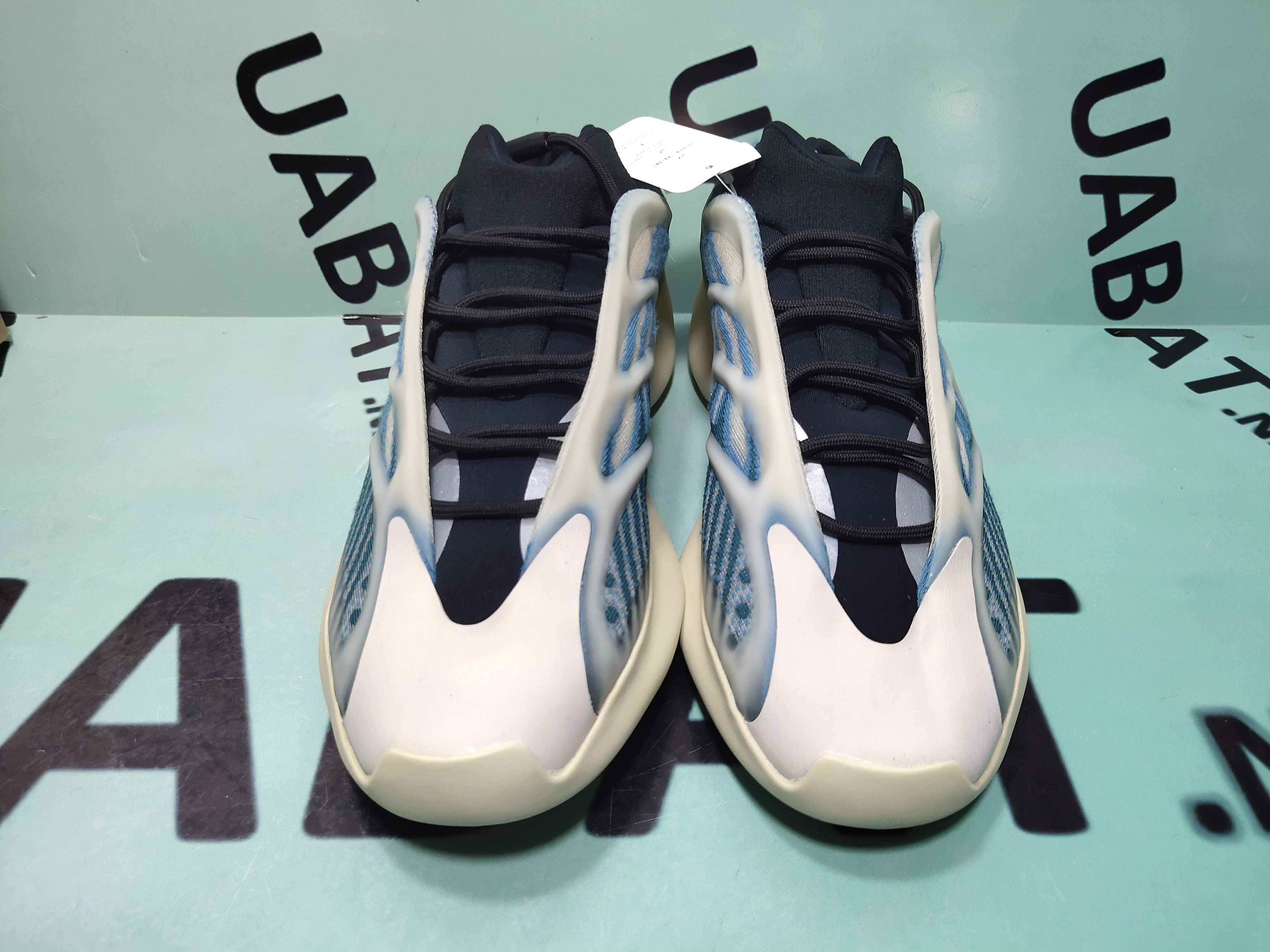Uabat Yeezy 700 V3 Kyanite,GY0260