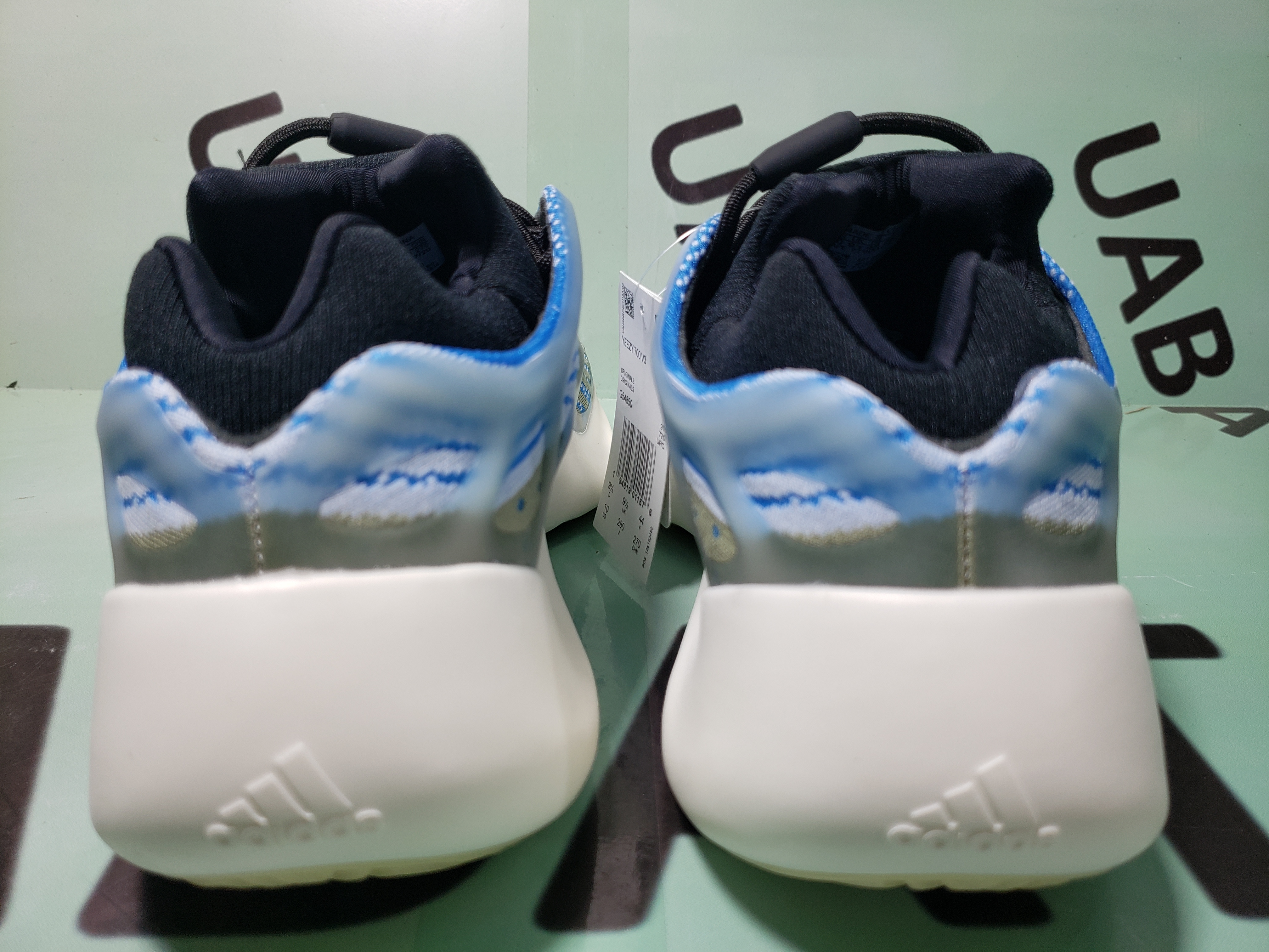 Uabat Yeezy 700 V3 Arzareth,G54850