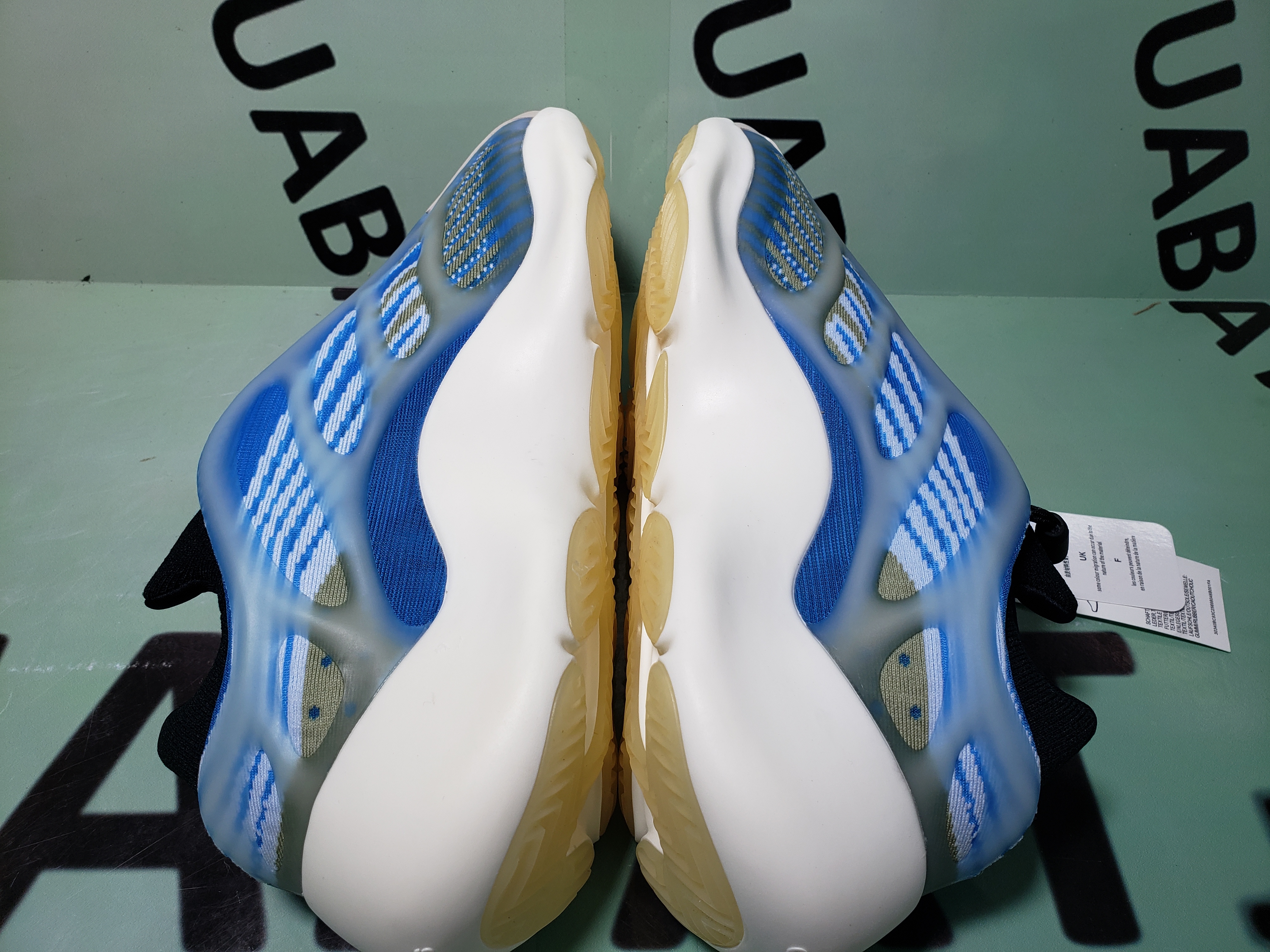 Uabat Yeezy 700 V3 Arzareth,G54850