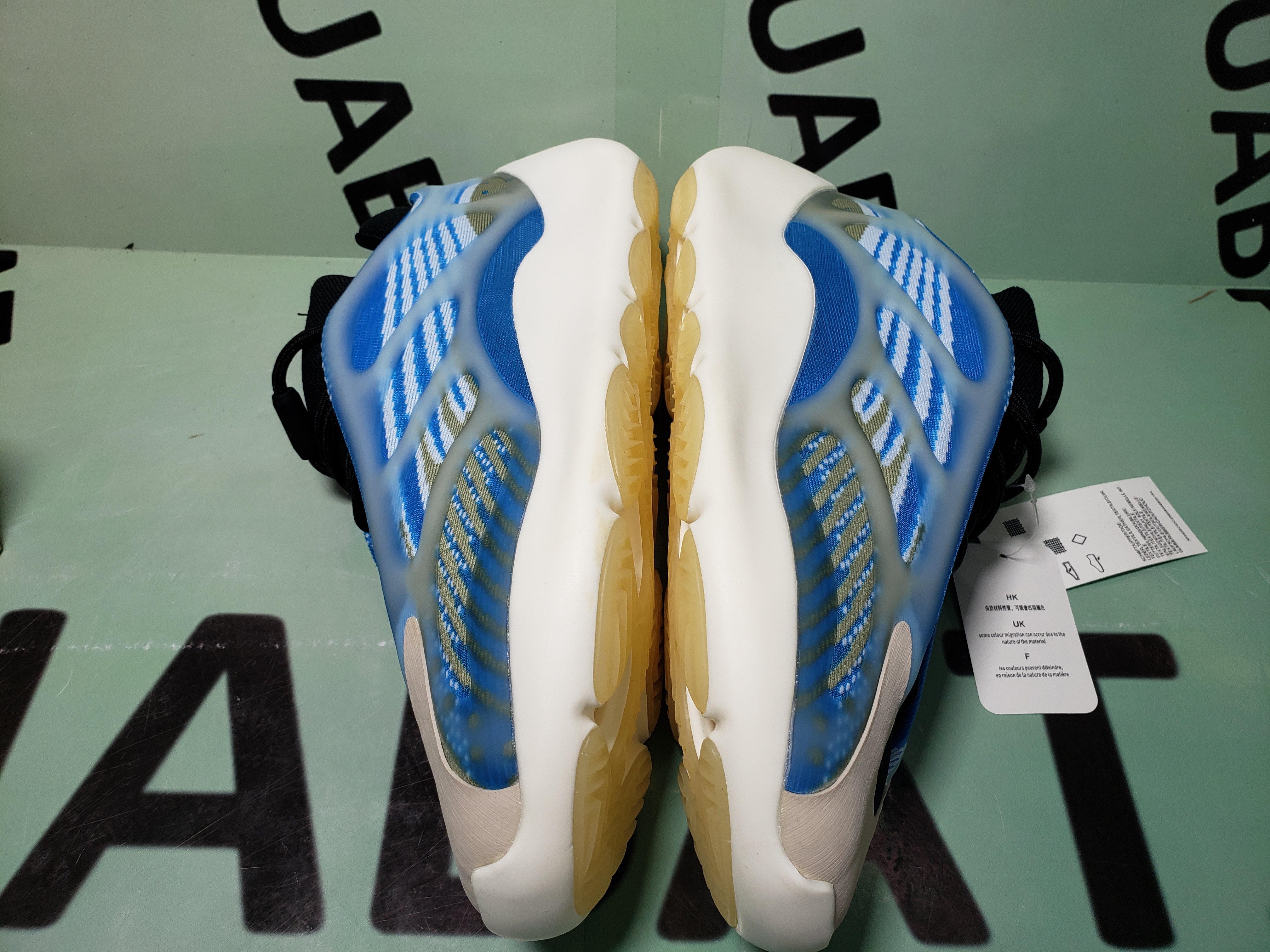 Uabat Yeezy 700 V3 Arzareth,G54850