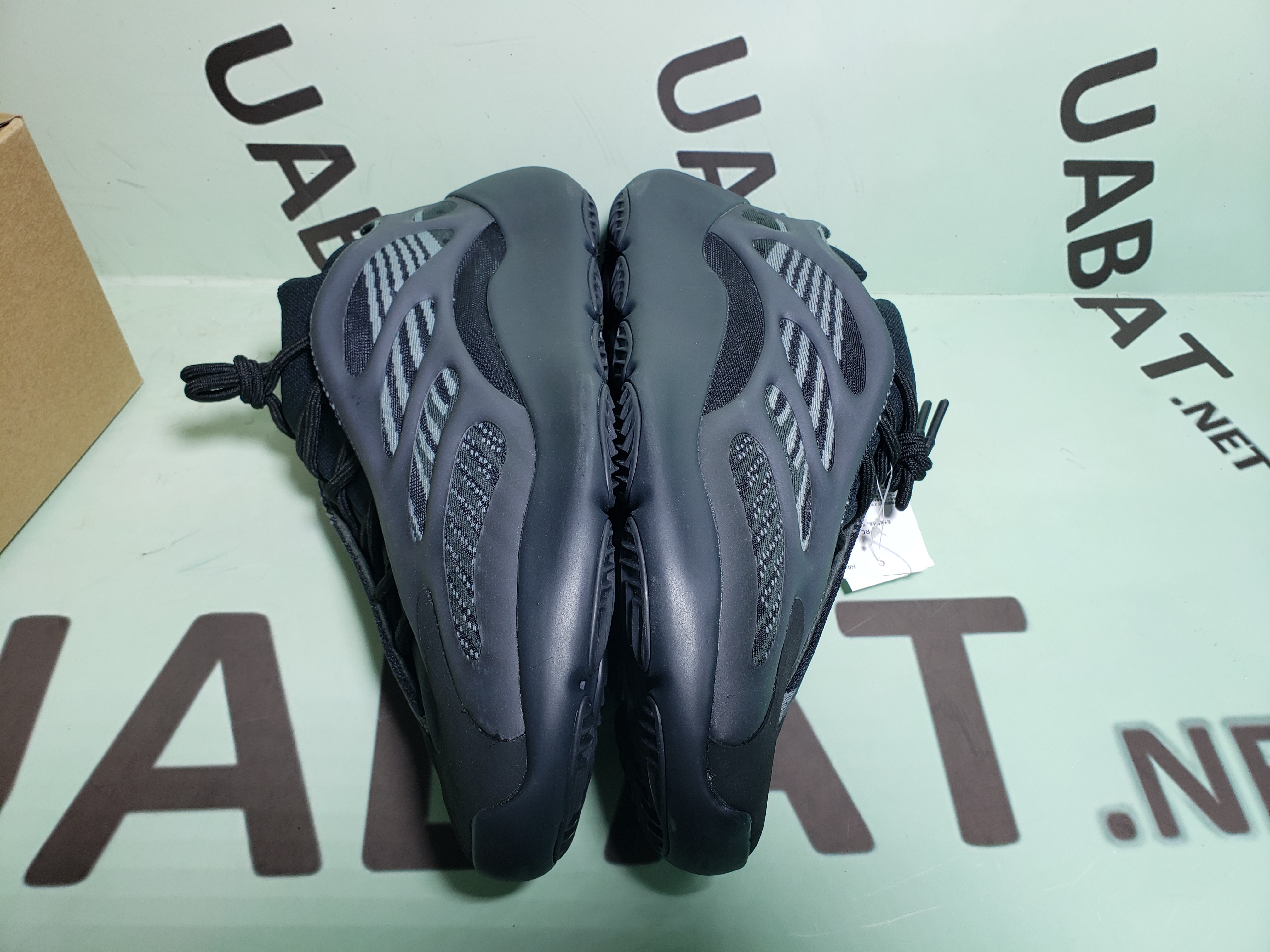 Uabat Yeezy 700 V3 Alvah,H67799