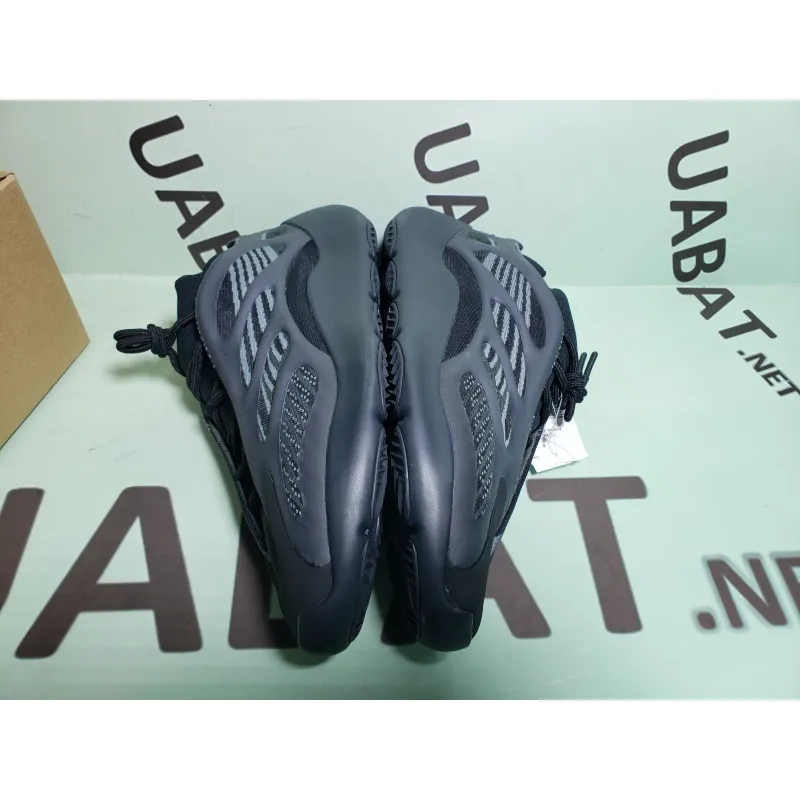 Uabat Yeezy 700 V3 Alvah,H67799