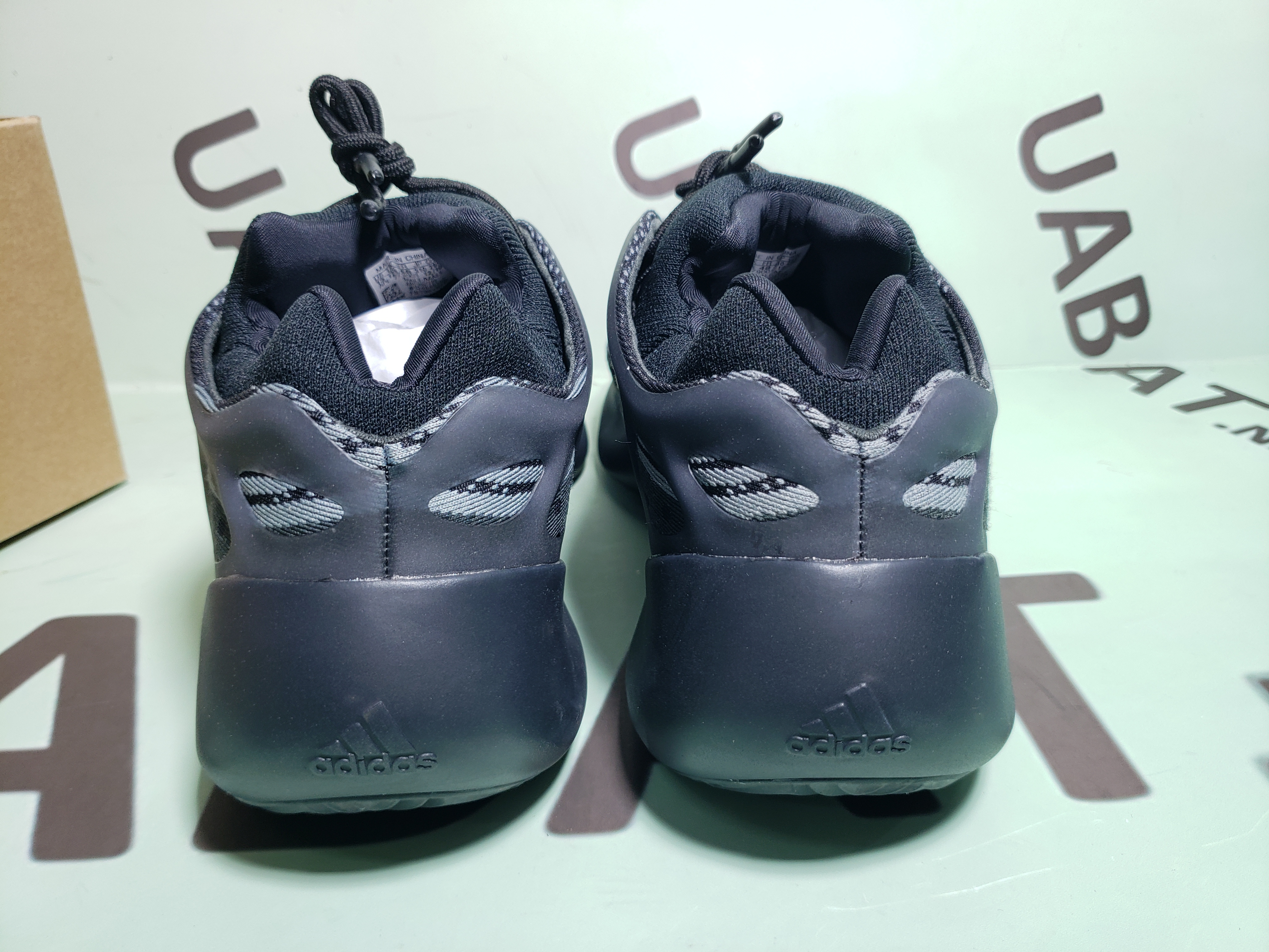 Uabat Yeezy 700 V3 Alvah,H67799