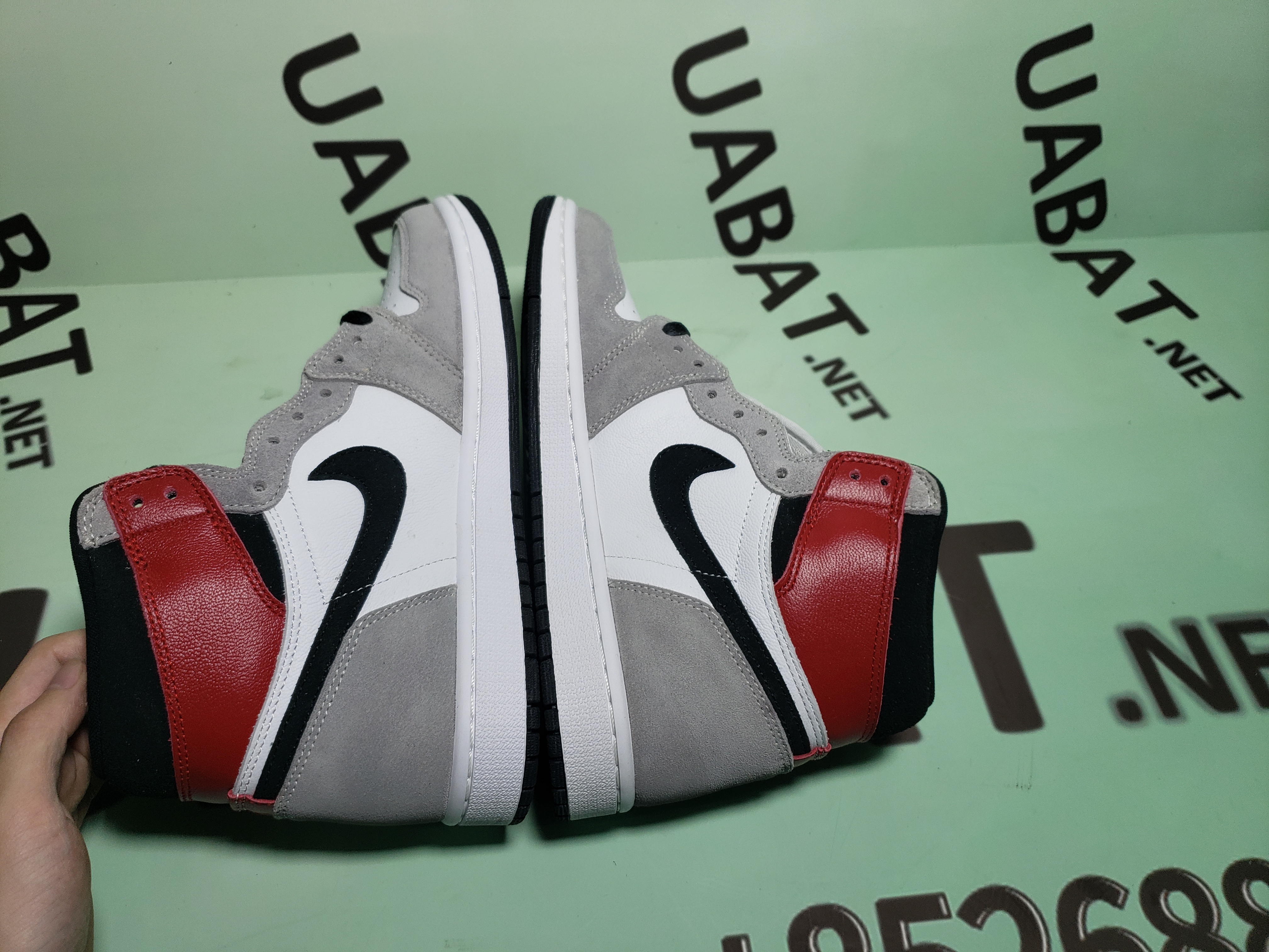 OG Jordan 1 Retro High Light Smoke Grey,555088-126