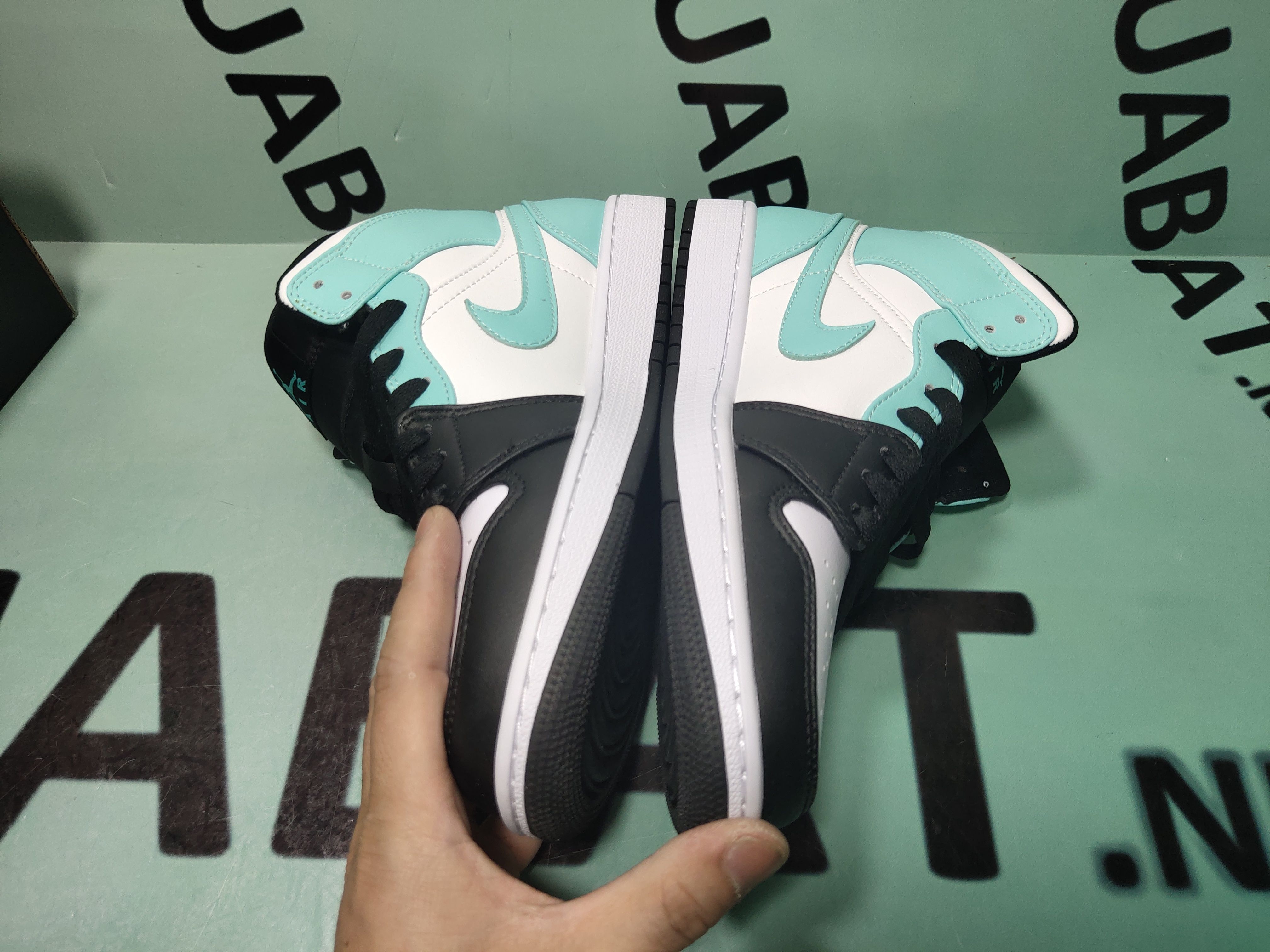 OG Air Jordan 1 Mid Island Green,554724-132