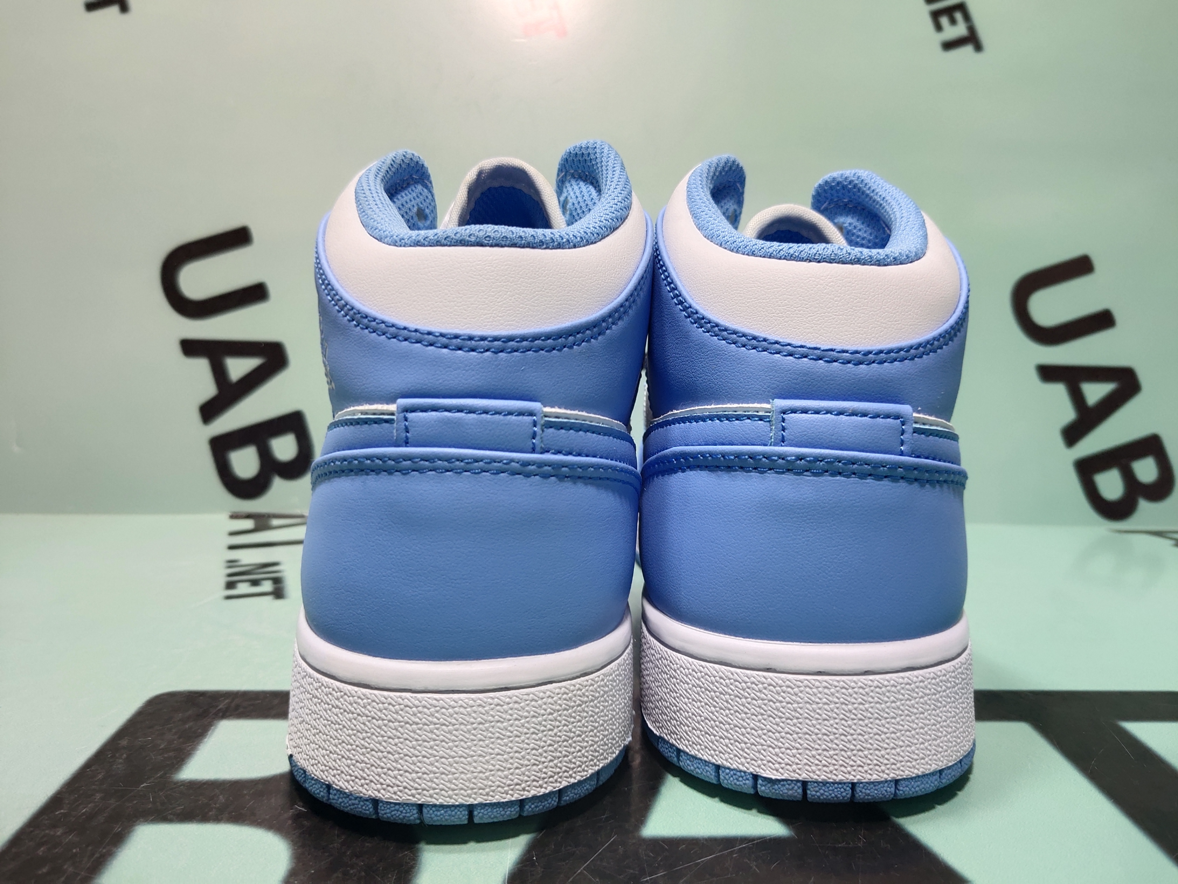 OG Air Jordan 1 Mid UNC,554724-106
