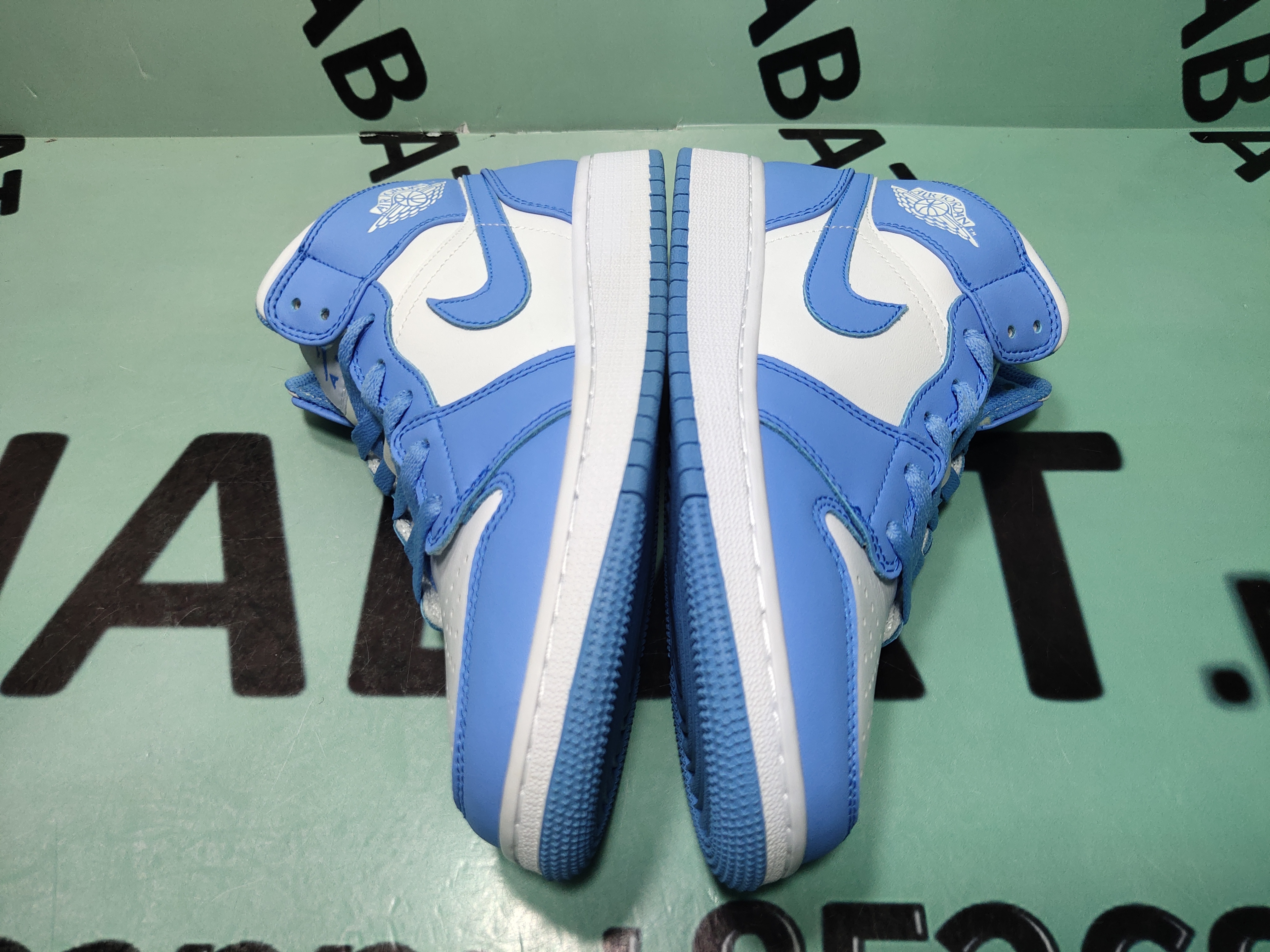 OG Air Jordan 1 Mid UNC,554724-106