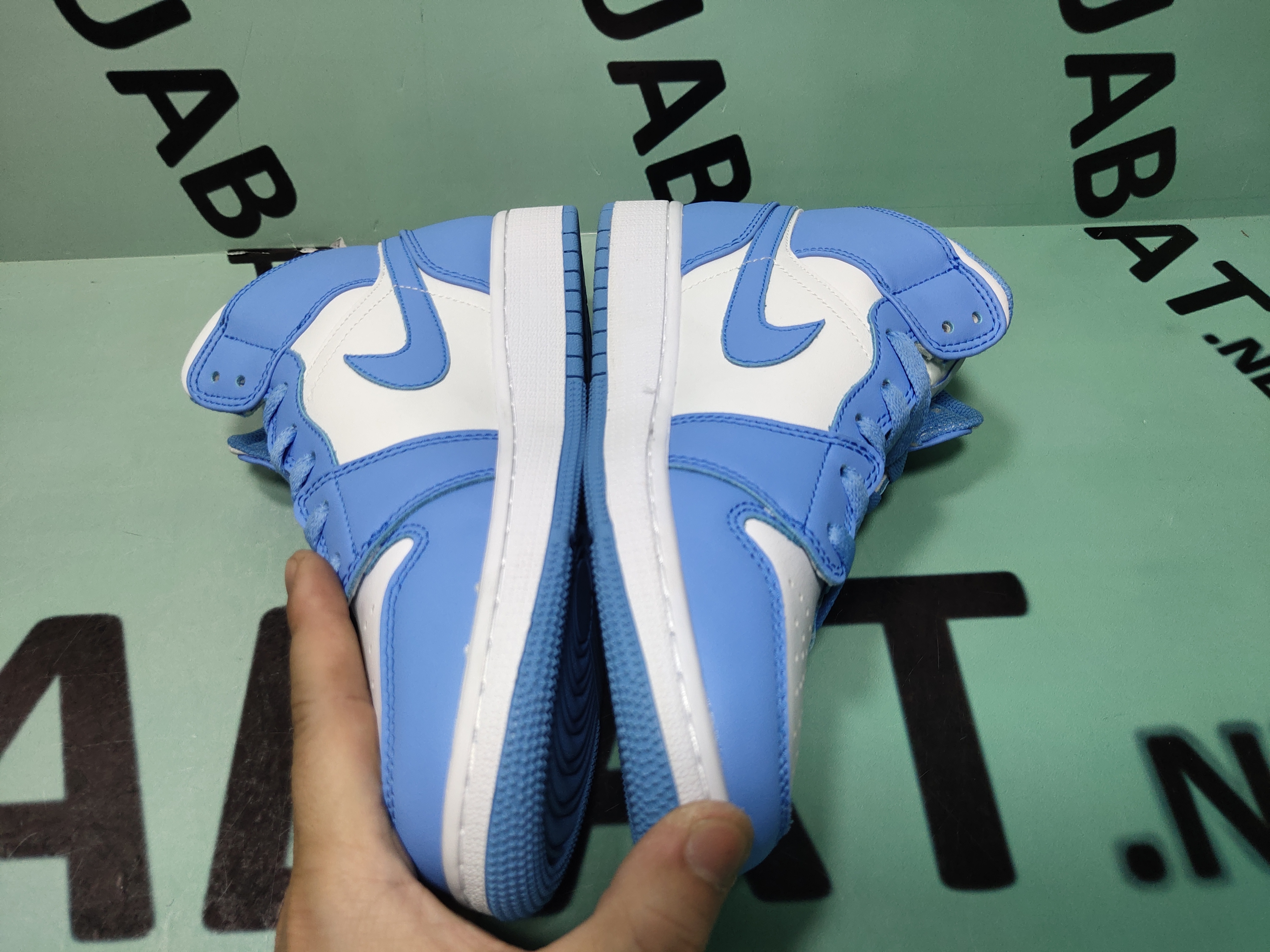 OG Air Jordan 1 Mid UNC,554724-106