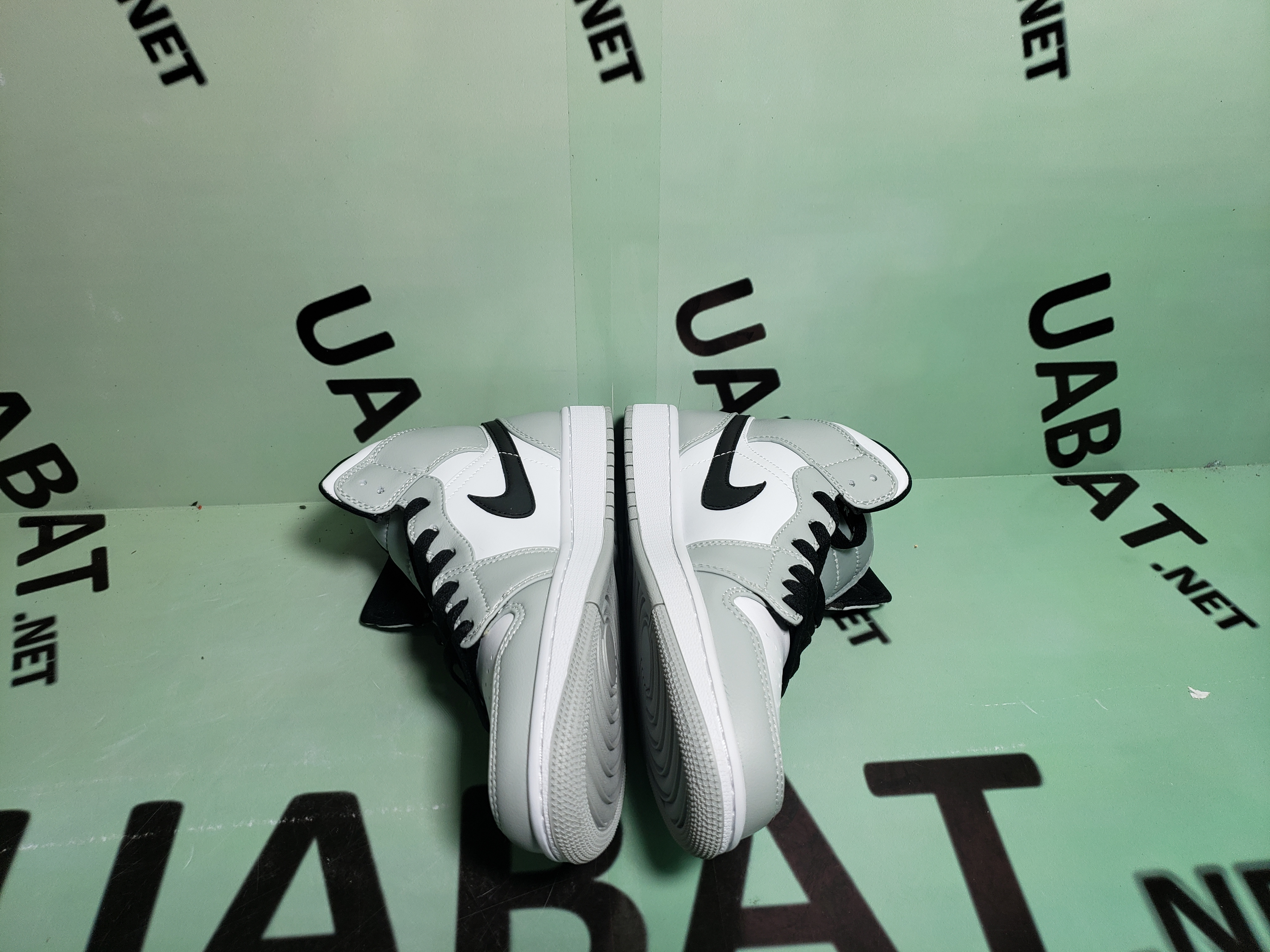 OG Air Jordan 1 Mid Light Smoke Grey, 554724-092