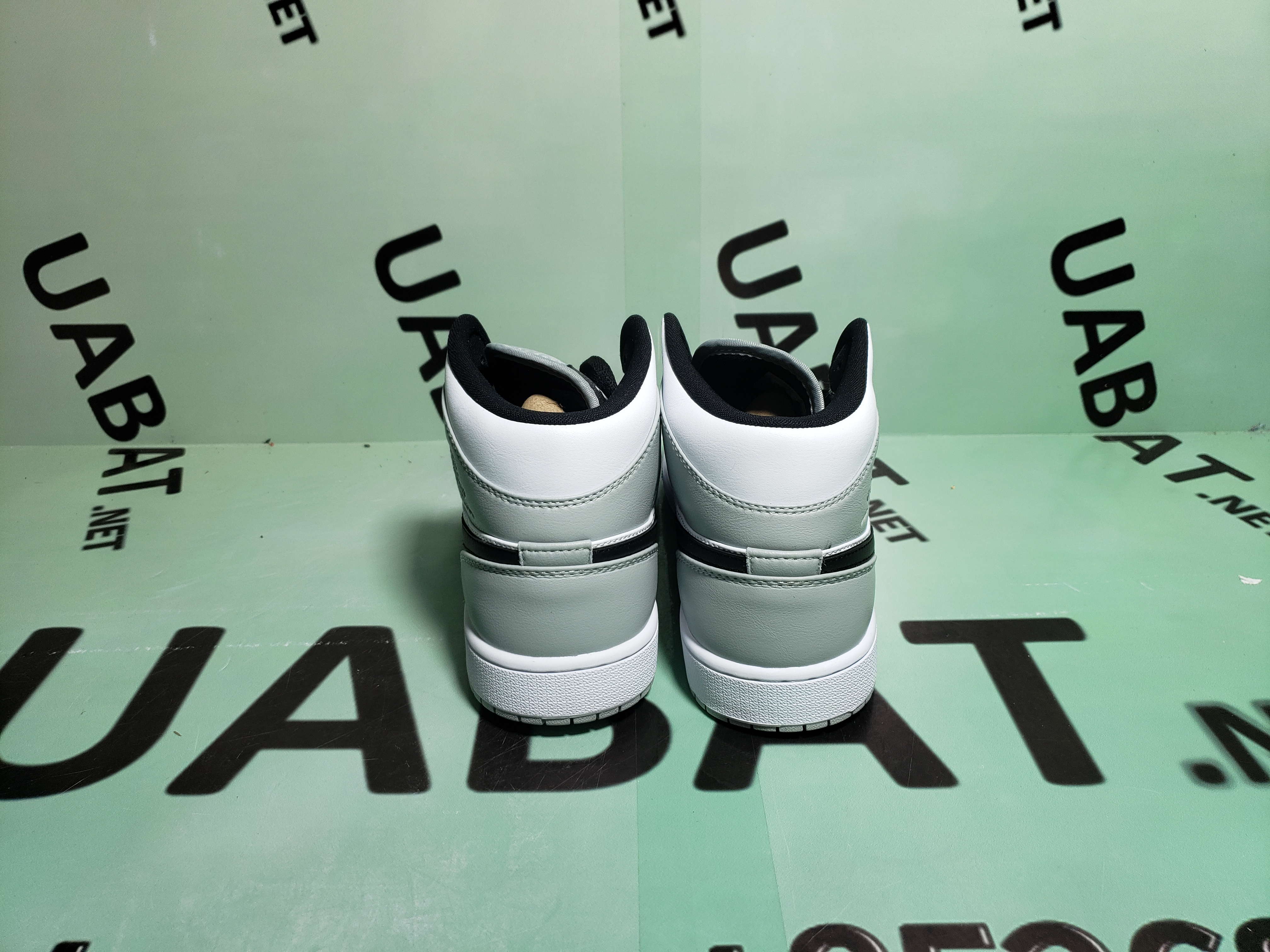 OG Air Jordan 1 Mid Light Smoke Grey, 554724-092