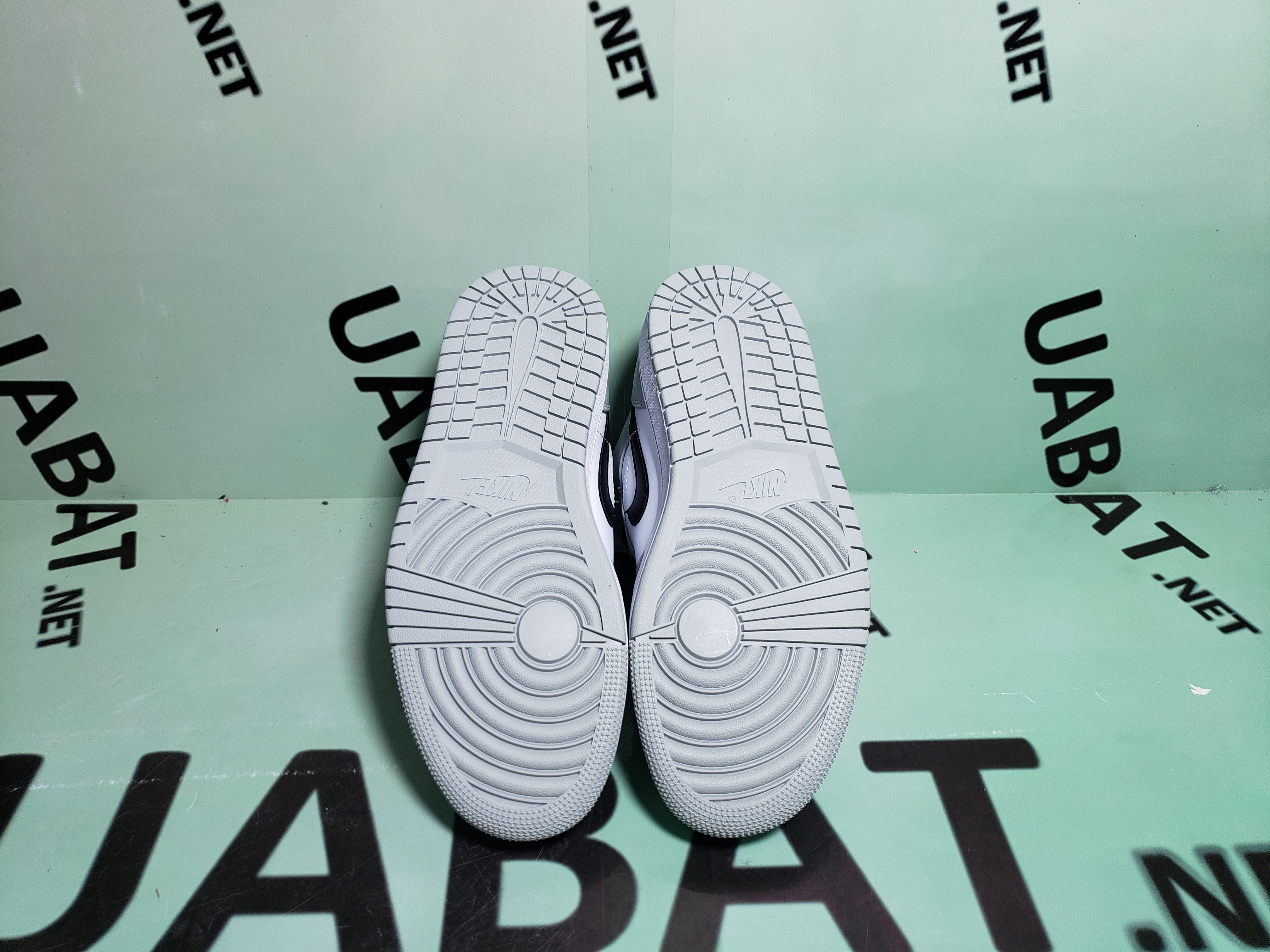 OG Air Jordan 1 Mid Light Smoke Grey, 554724-092