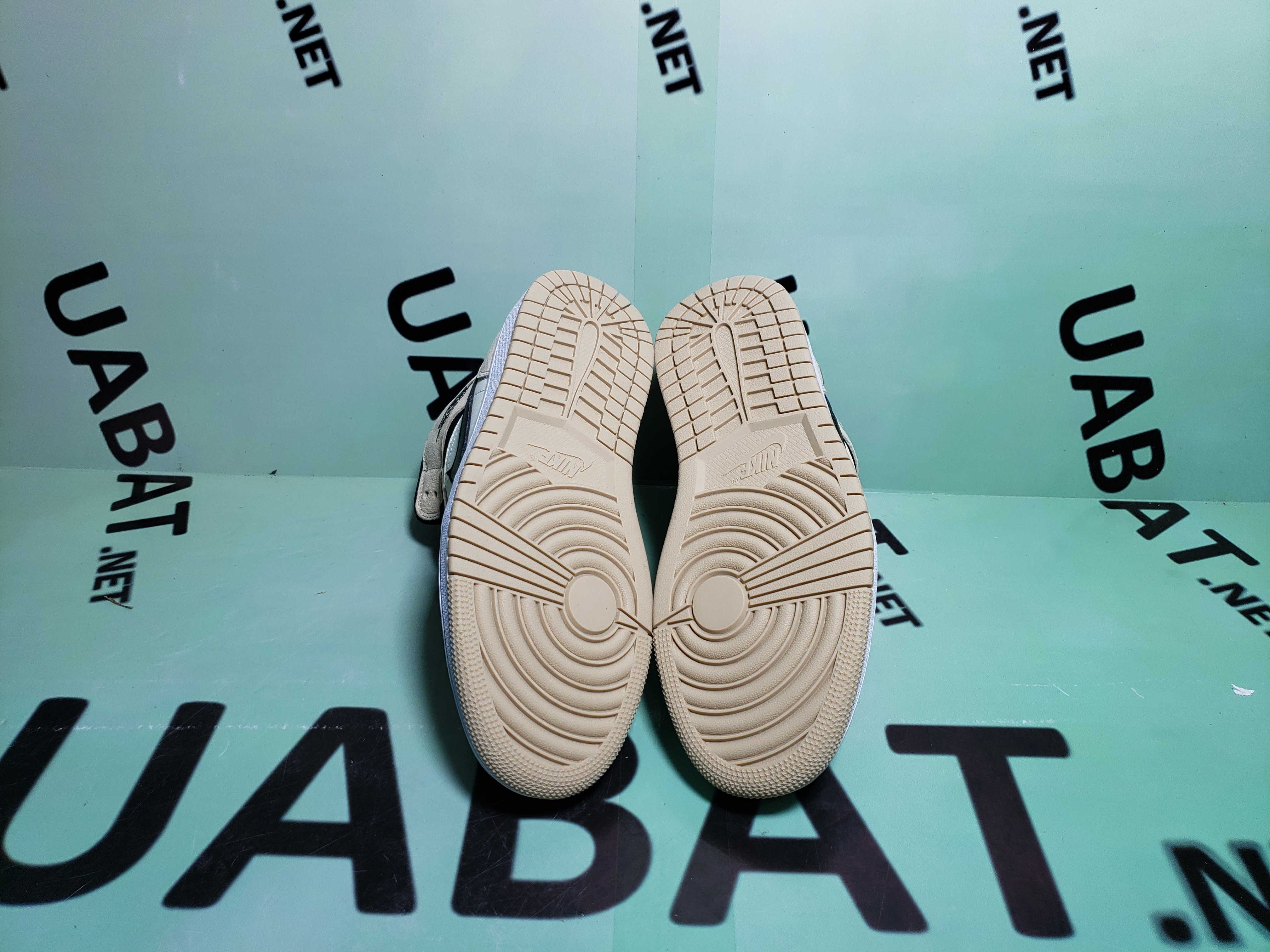 OG Air Jordan 1 Mid Barely Orange (W),  BQ6472-800