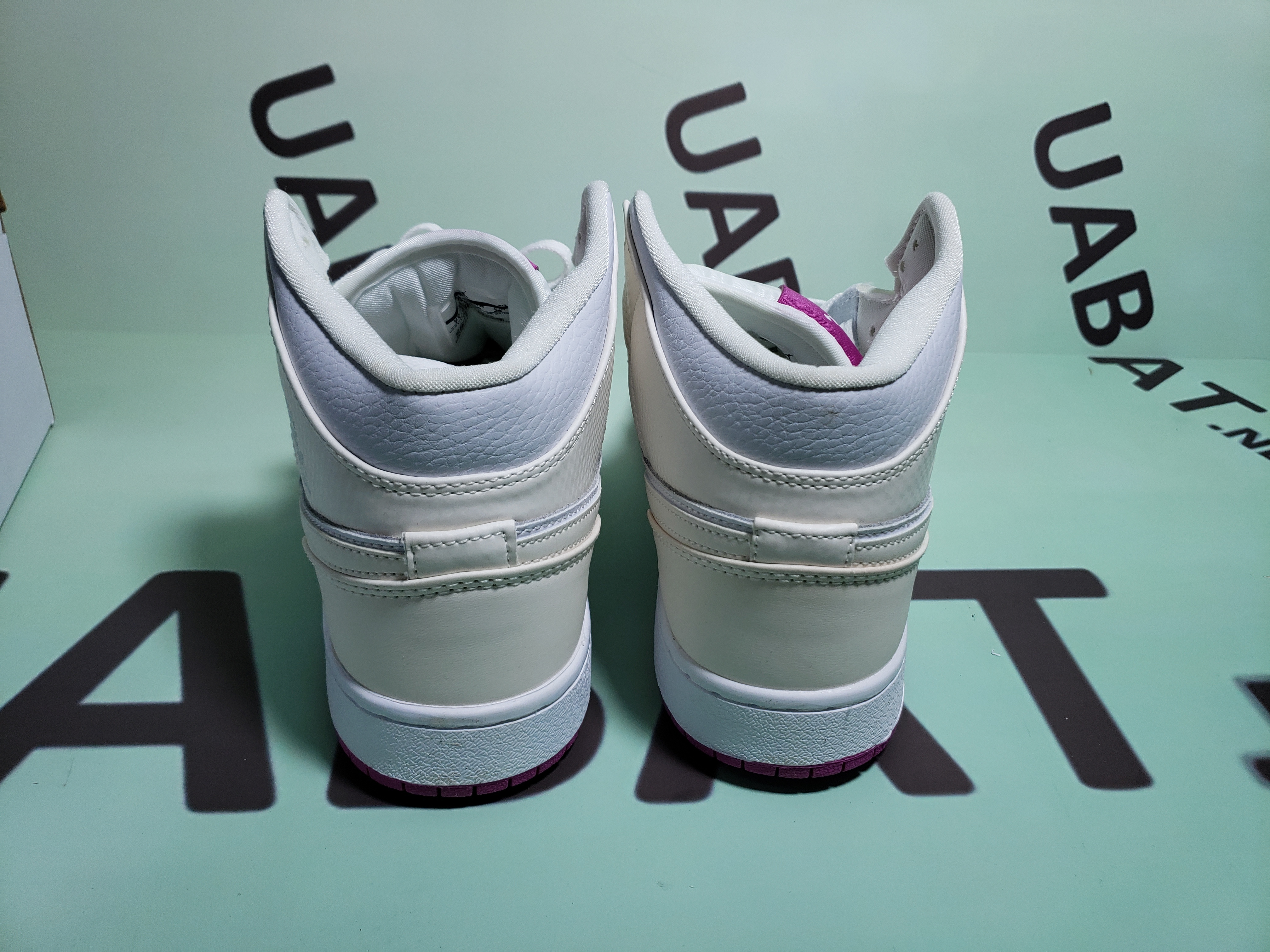 OG Air Jordan 1 Mid SE White Fuchsia Blast,  555112-100