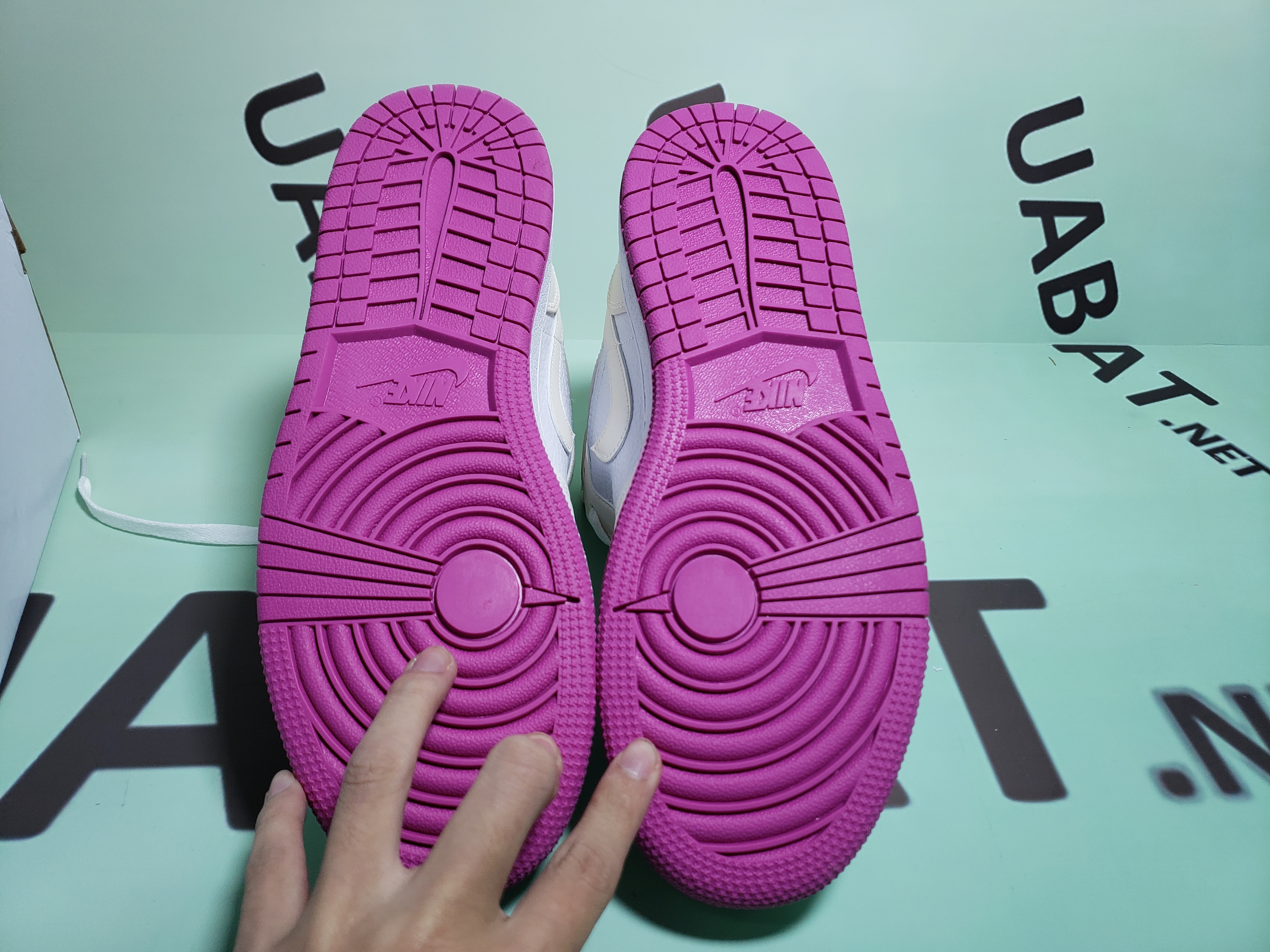 OG Air Jordan 1 Mid SE White Fuchsia Blast,  555112-100