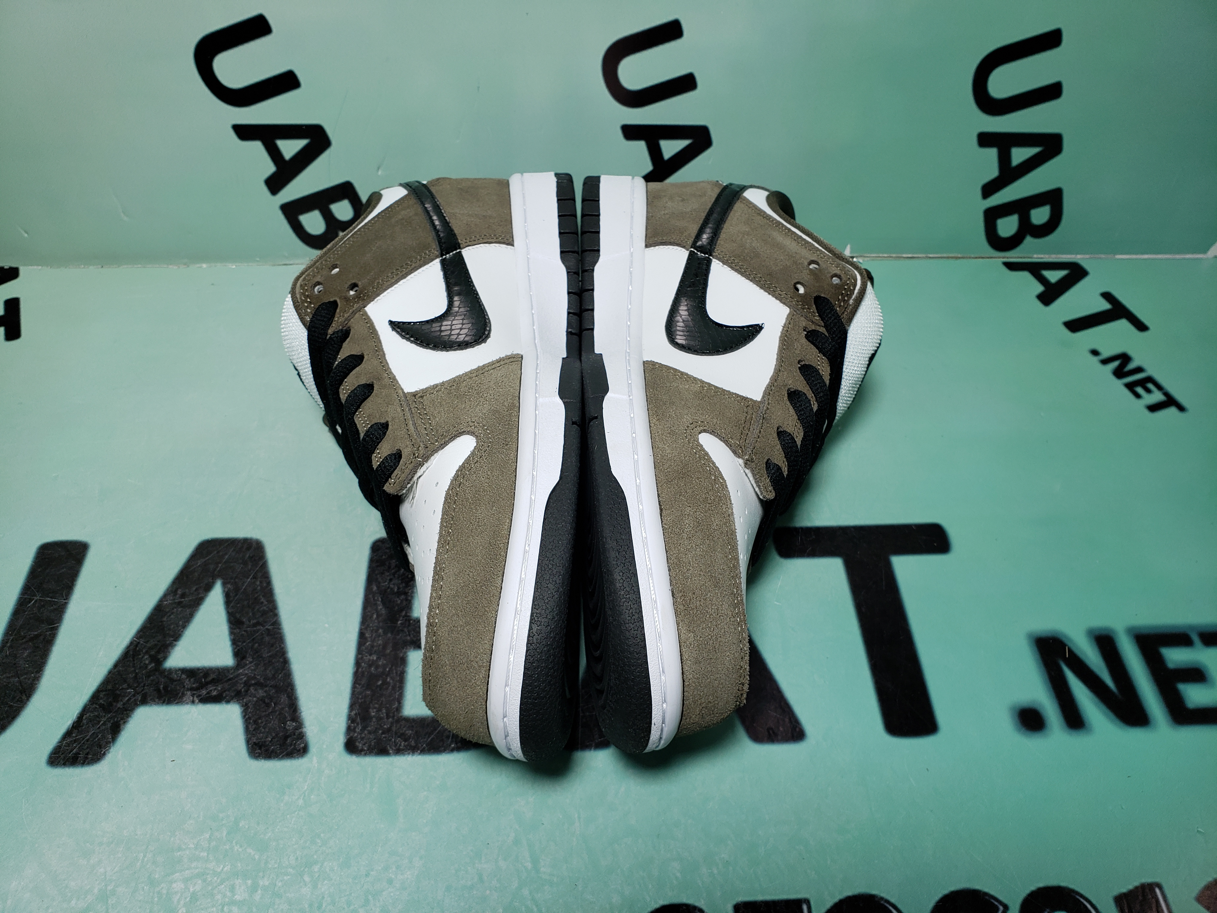 Uabat SB Dunk Low White Black Trail End Brown, 304292-102