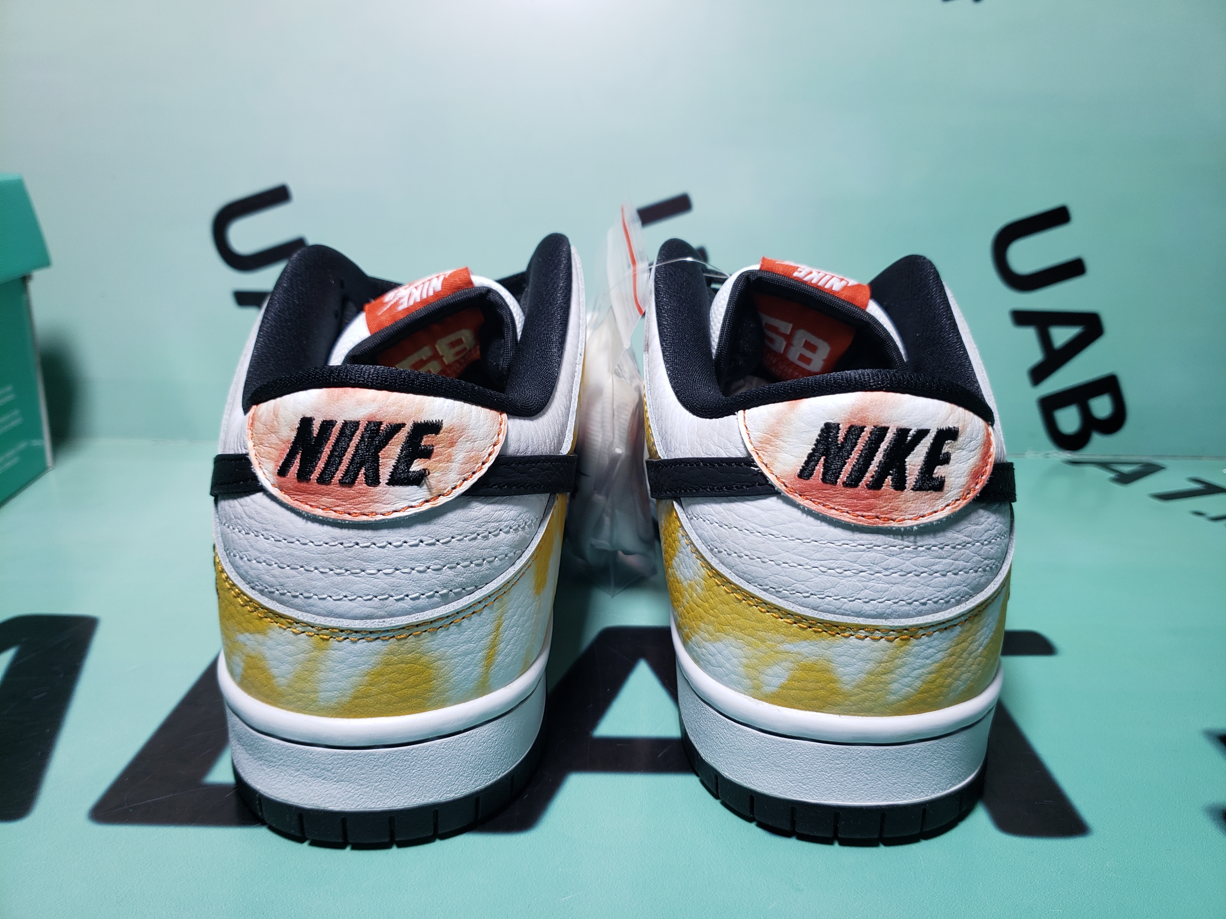 Uabat SB Dunk Low Raygun Tie-Dye White ,BQ6832-101