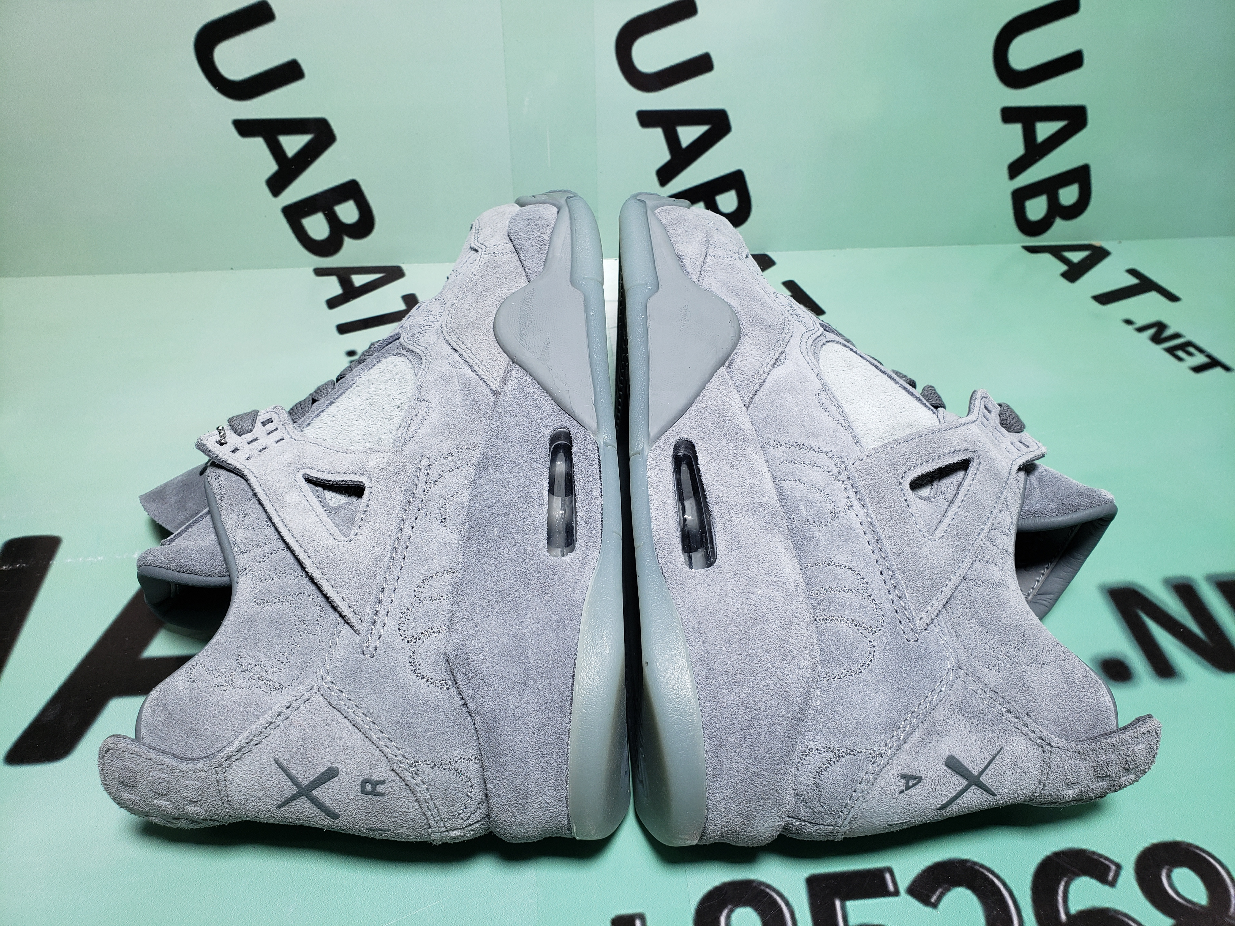 Uabat Jordan 4 Retro Kaws ,930155-003