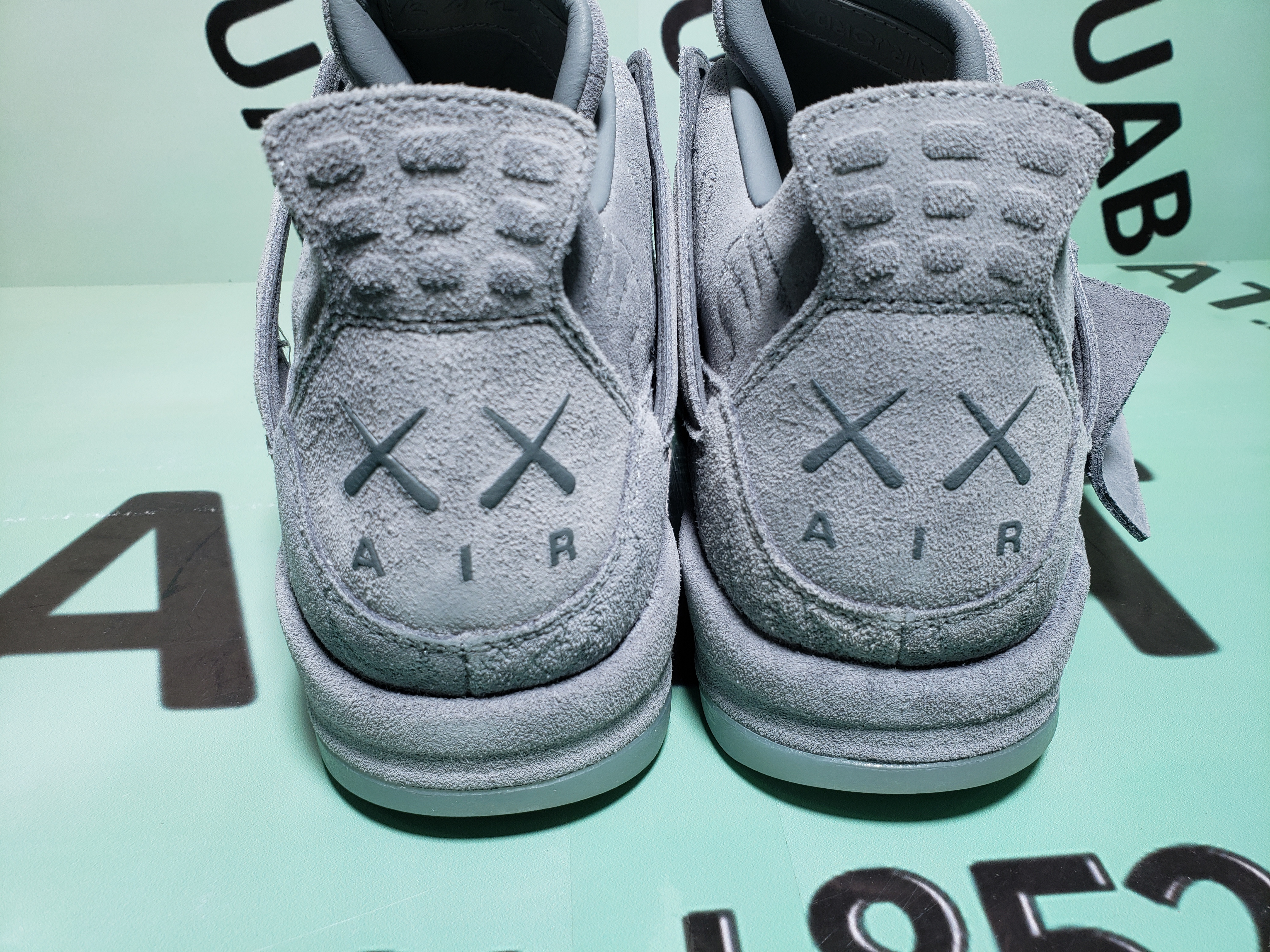 Uabat Jordan 4 Retro Kaws ,930155-003