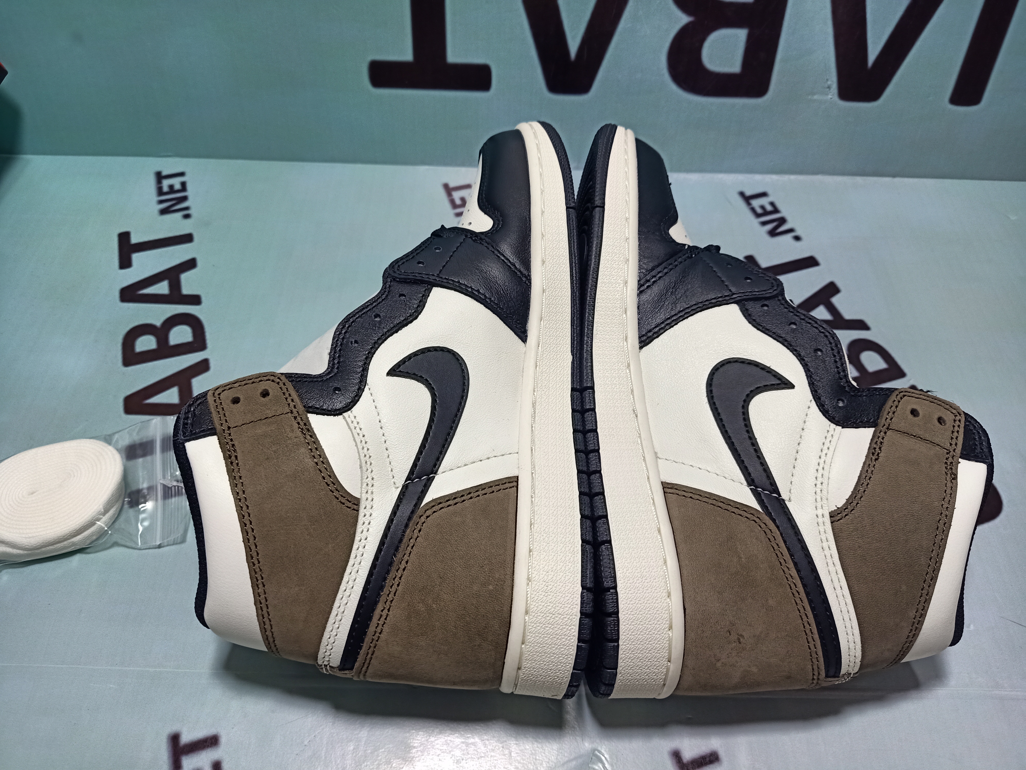 Uabat Jordan 1 Retro High Dark Mocha ,555088-105