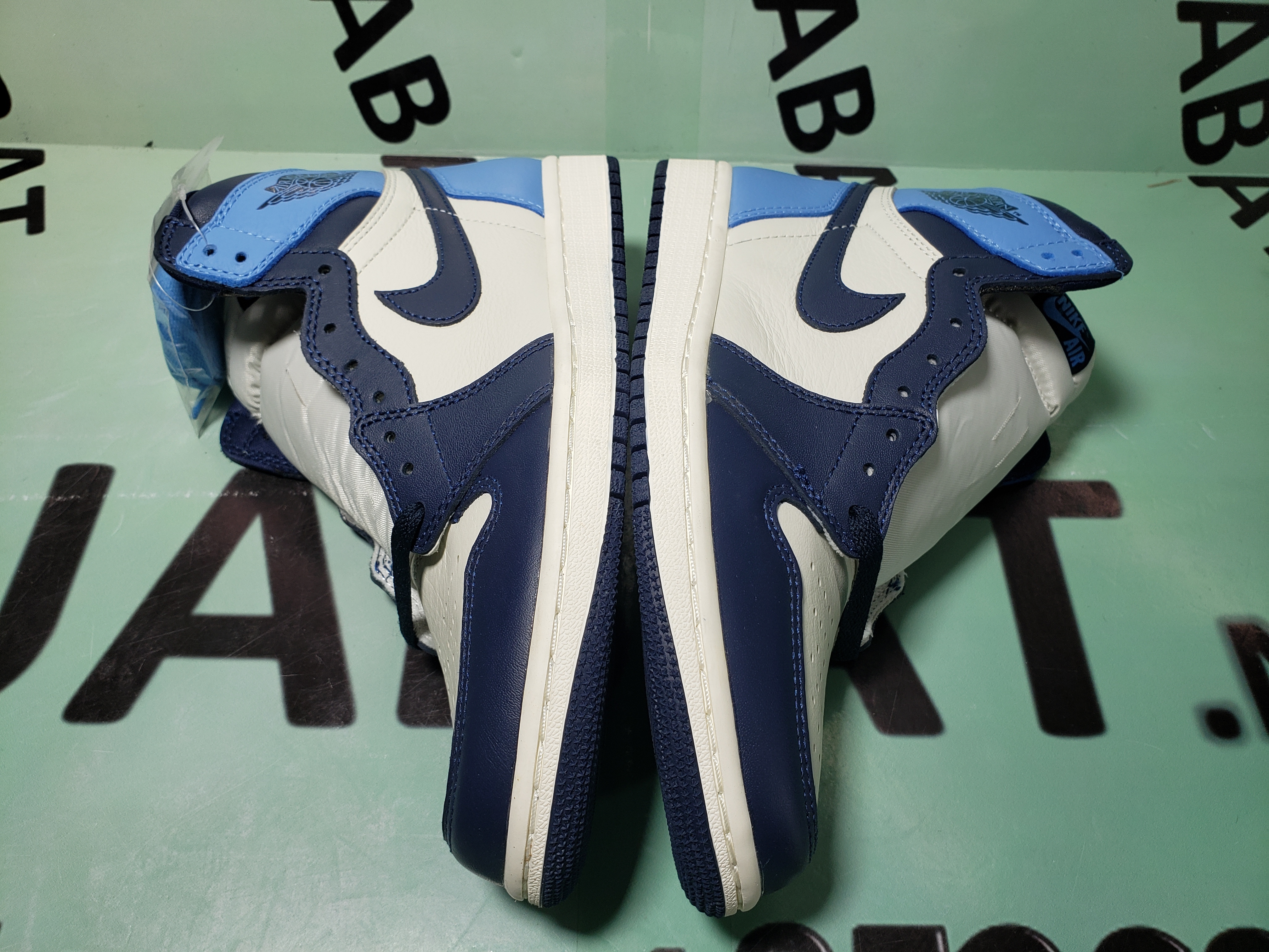 Uabat Jordan 1 Retro High Obsidian UNC ,555088-140