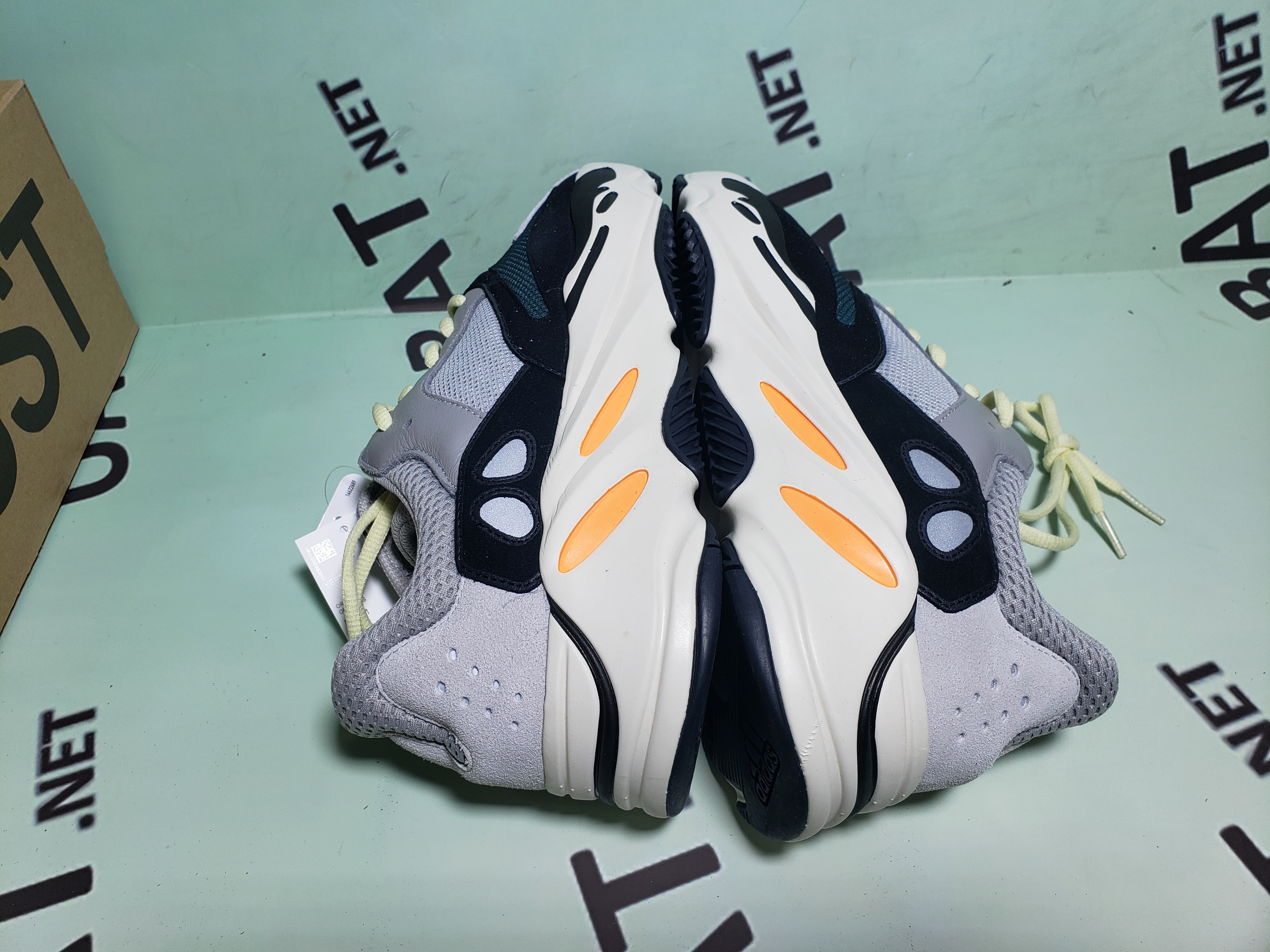 Uabat Yeezy Boost 700 Wave Runner Solid Grey ,B75571