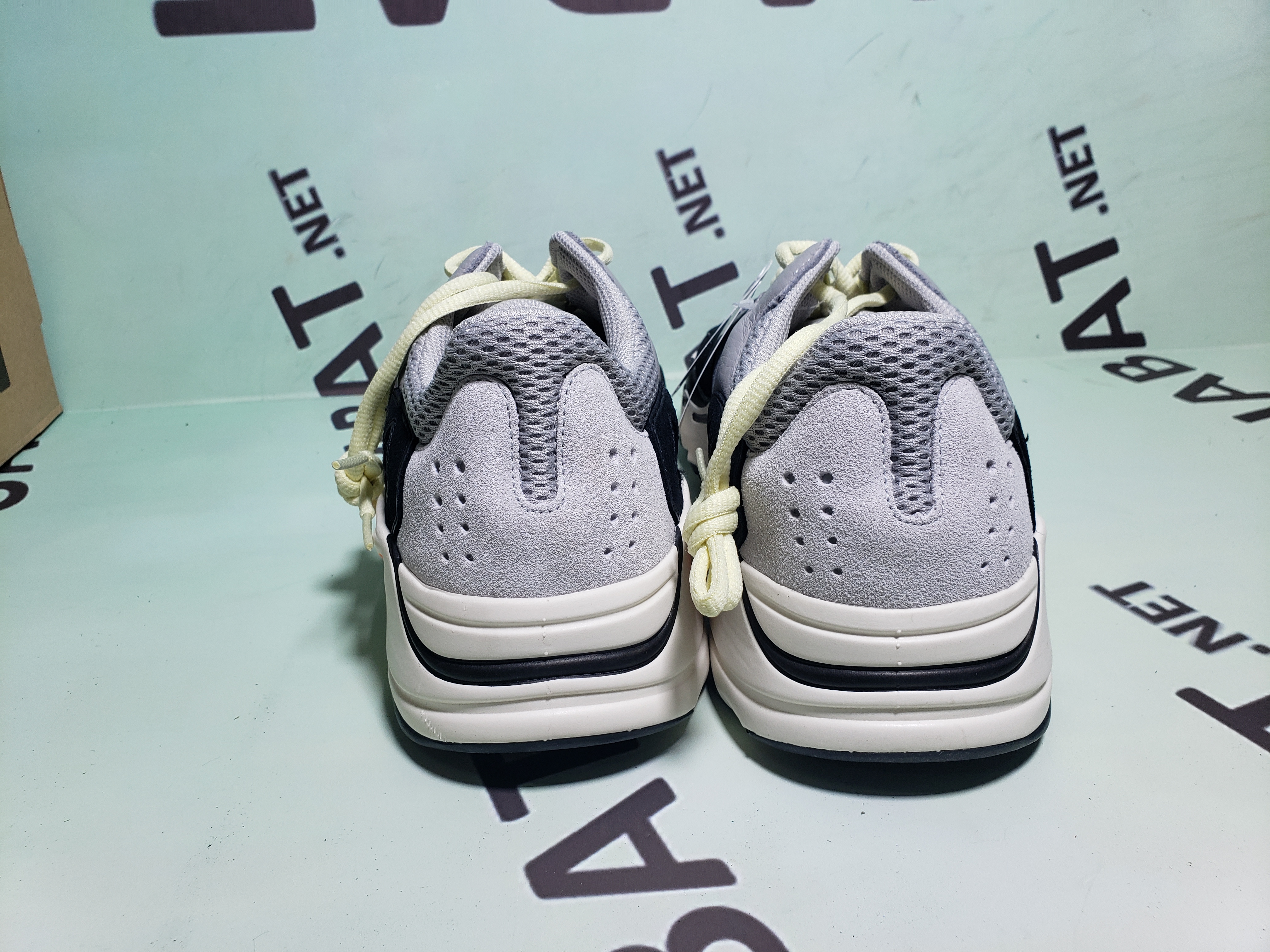 Uabat Yeezy Boost 700 Wave Runner Solid Grey ,B75571