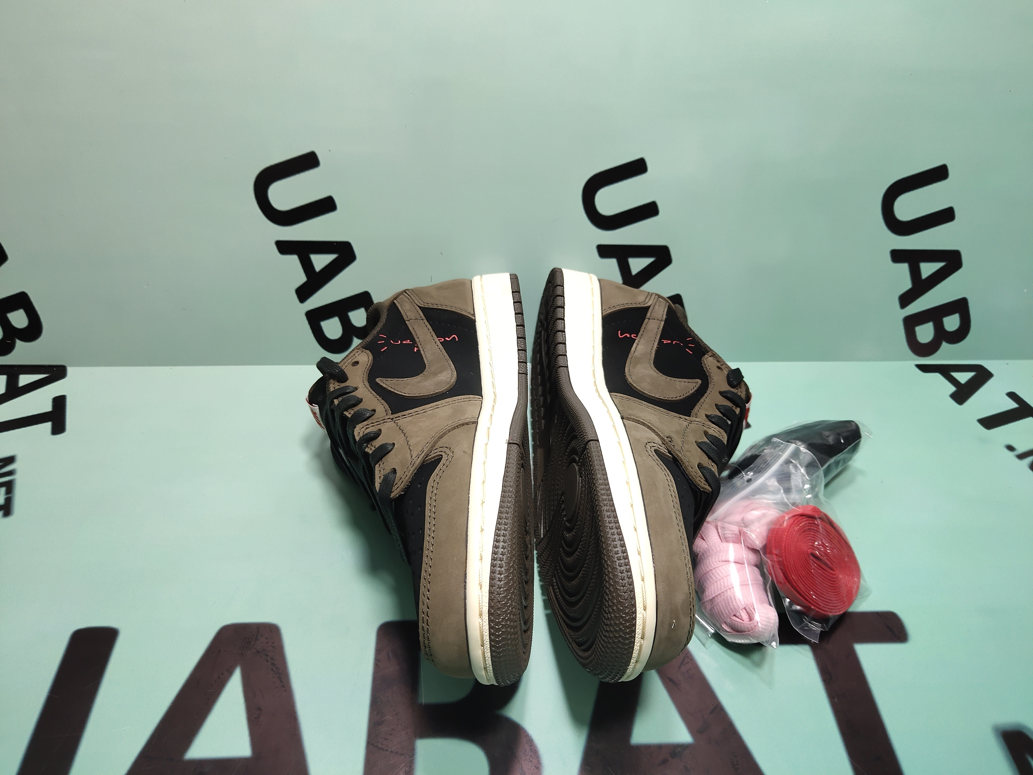 Uabat Jordan 1 Retro Low SP Travis Scott ,CQ4277-001