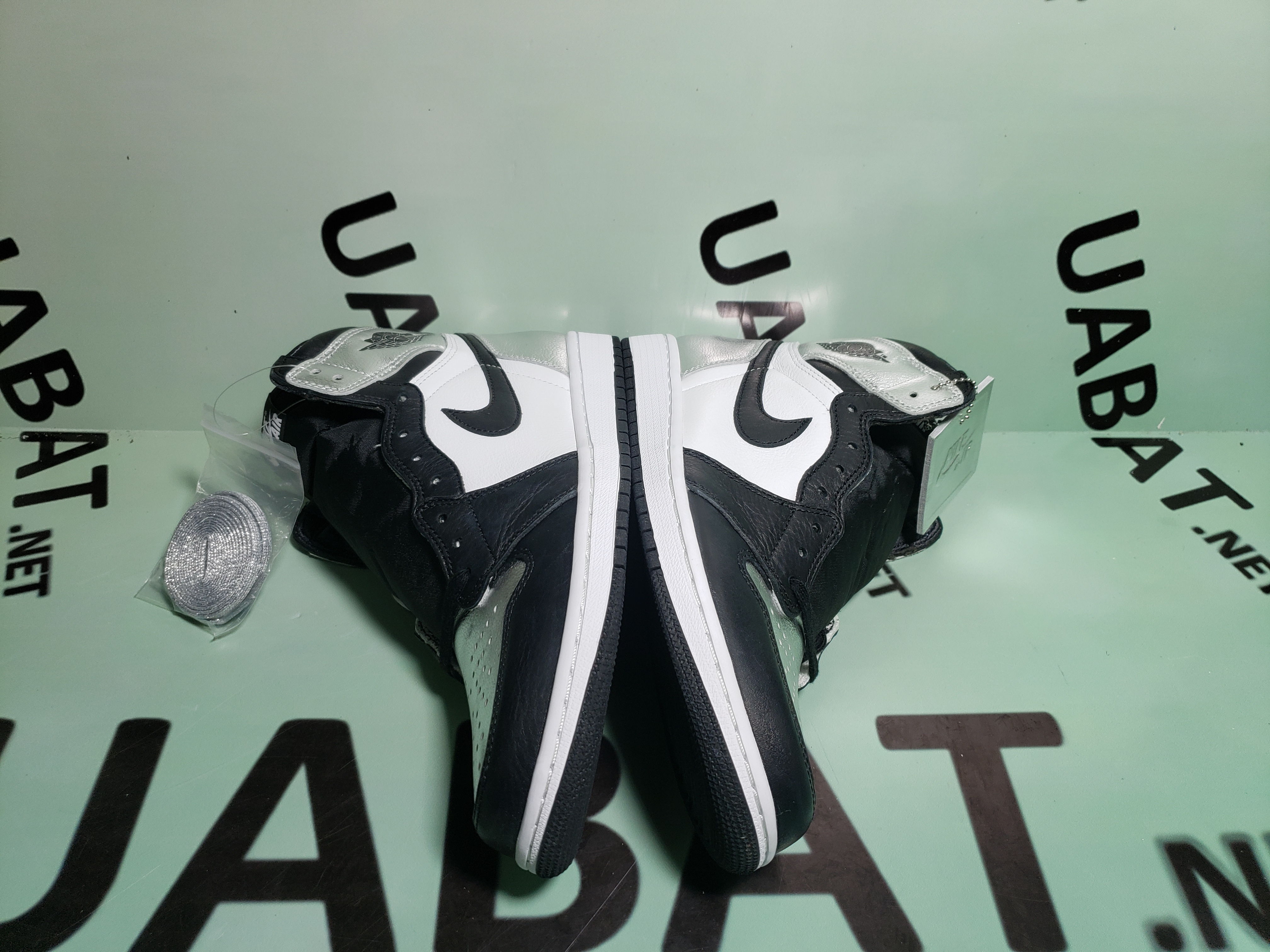 Uabat Jordan 1 Retro High Silver Toe (W) ,CD0461-001