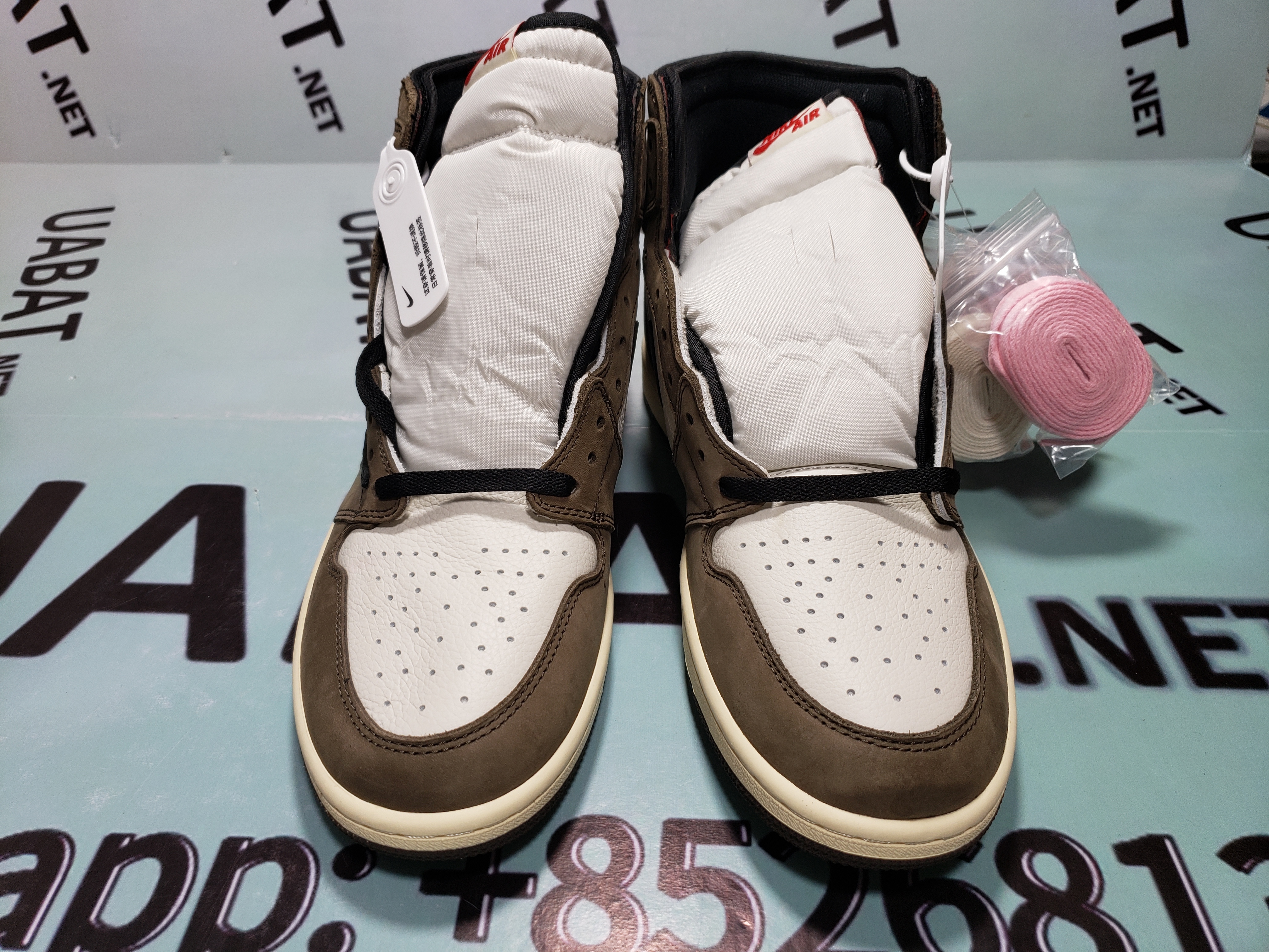 Uabat Jordan 1 Retro High Travis Scott, CD4487-100