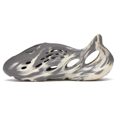 OG Yeezy Foam RNNR MXT Moon Gray, GV7904 01