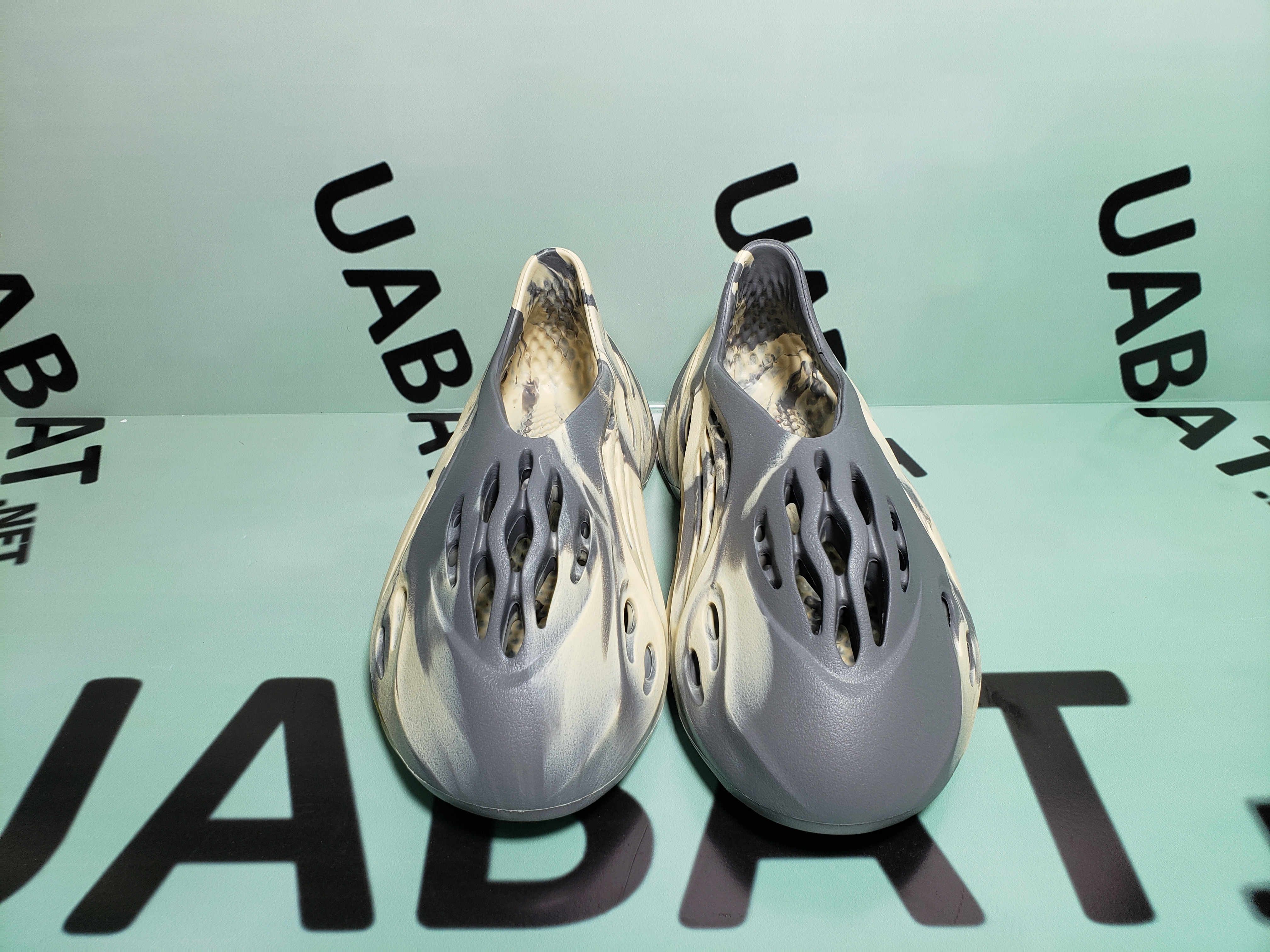 OG Yeezy Foam RNNR MXT Moon Gray, GV7904