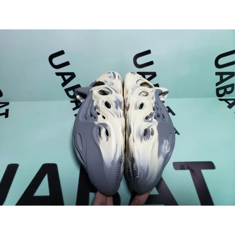 OG Yeezy Foam RNNR MXT Moon Gray, GV7904