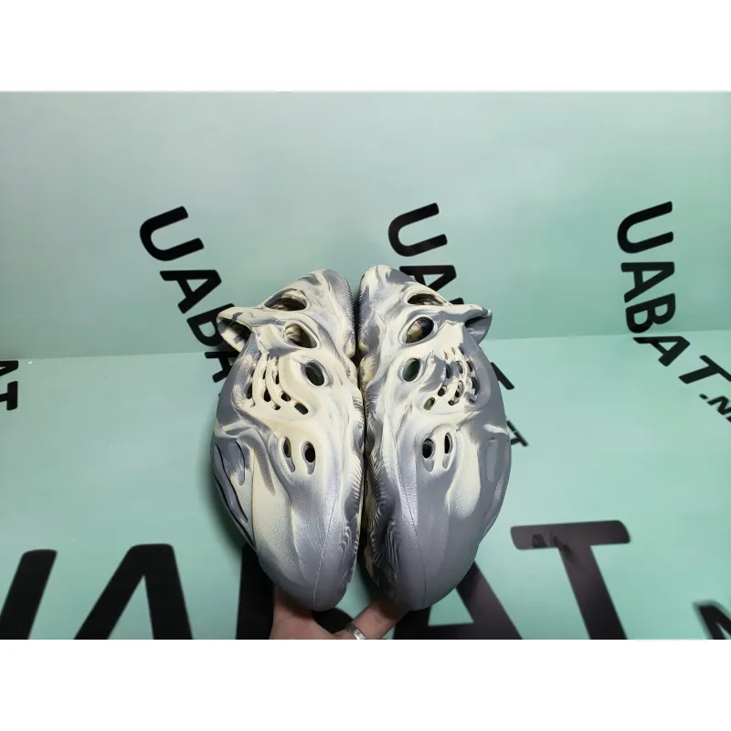 OG Yeezy Foam RNNR MXT Moon Gray, GV7904