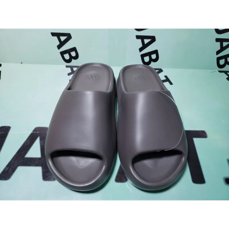 OG Yeezy Slide Soot, G55495