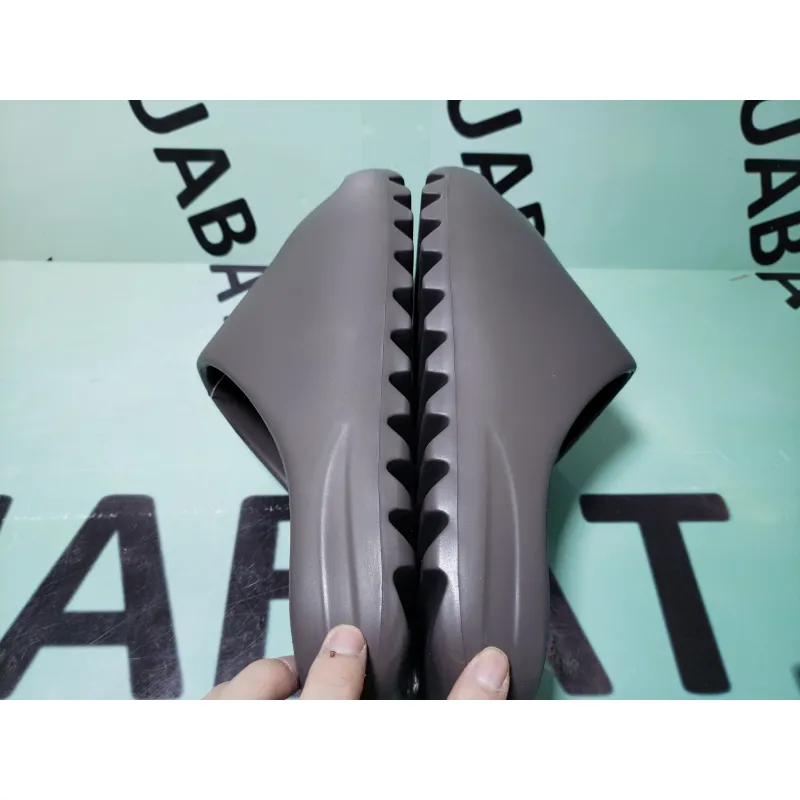 OG Yeezy Slide Soot, G55495