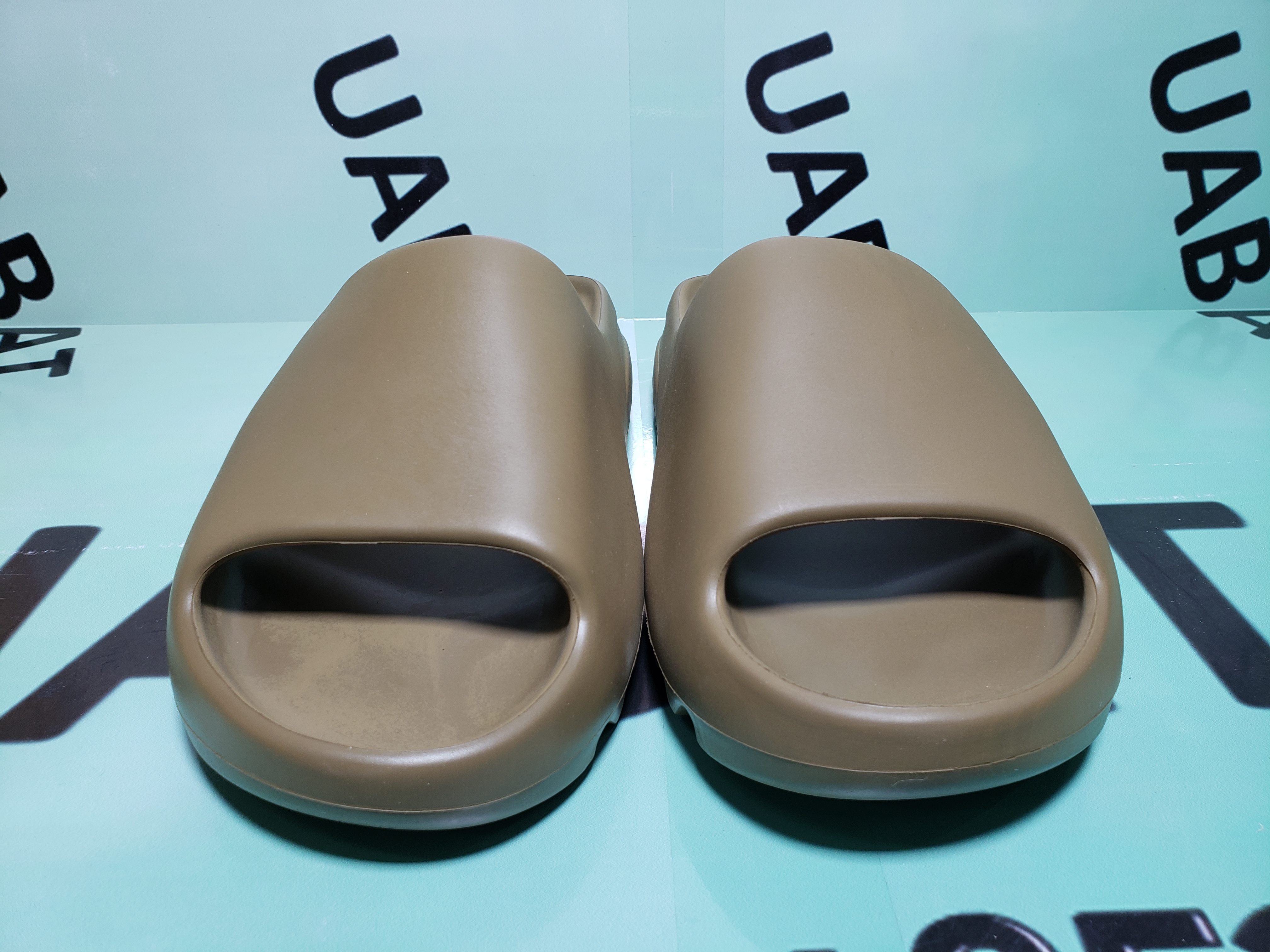 OG Yeezy Slide CORE, G55492