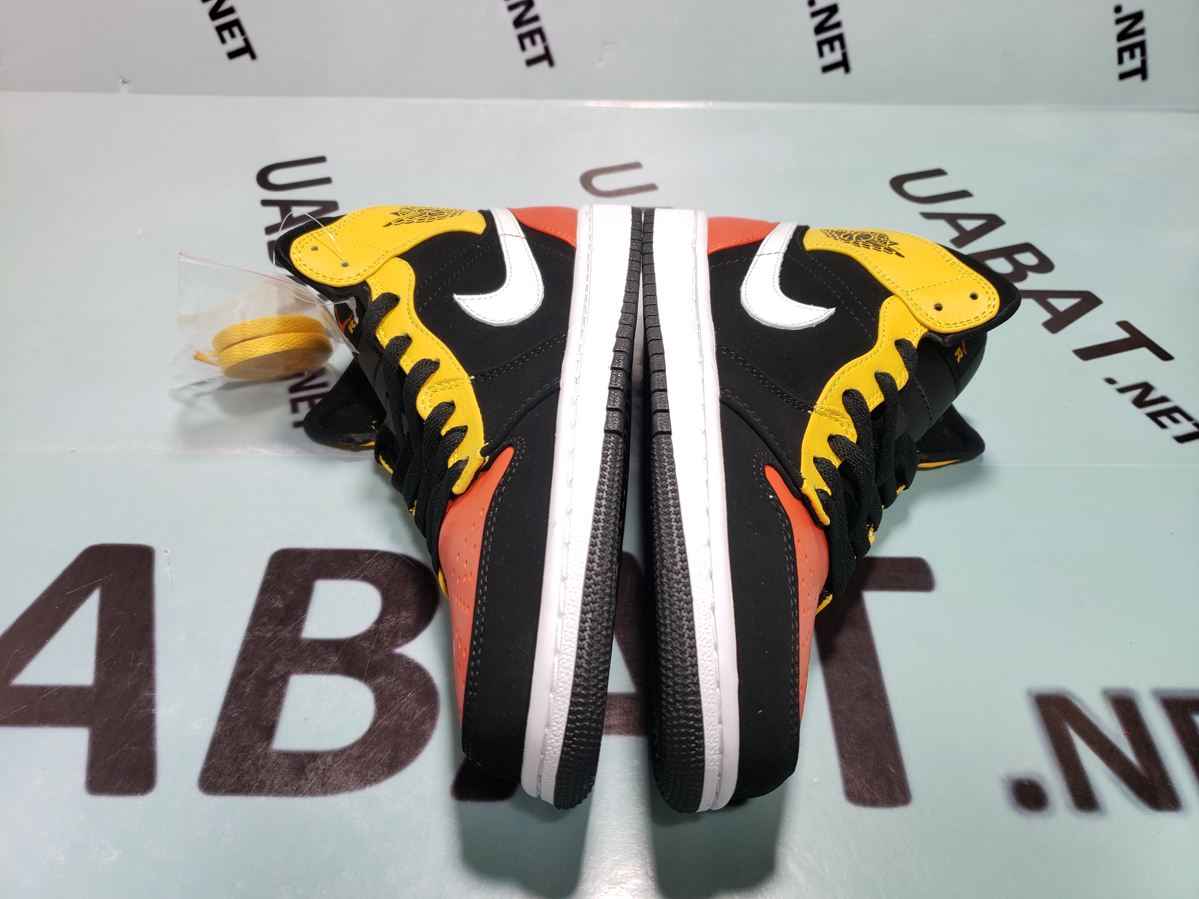 OG Jordan 1 Mid Black Amarillo Orange, 852542-087 