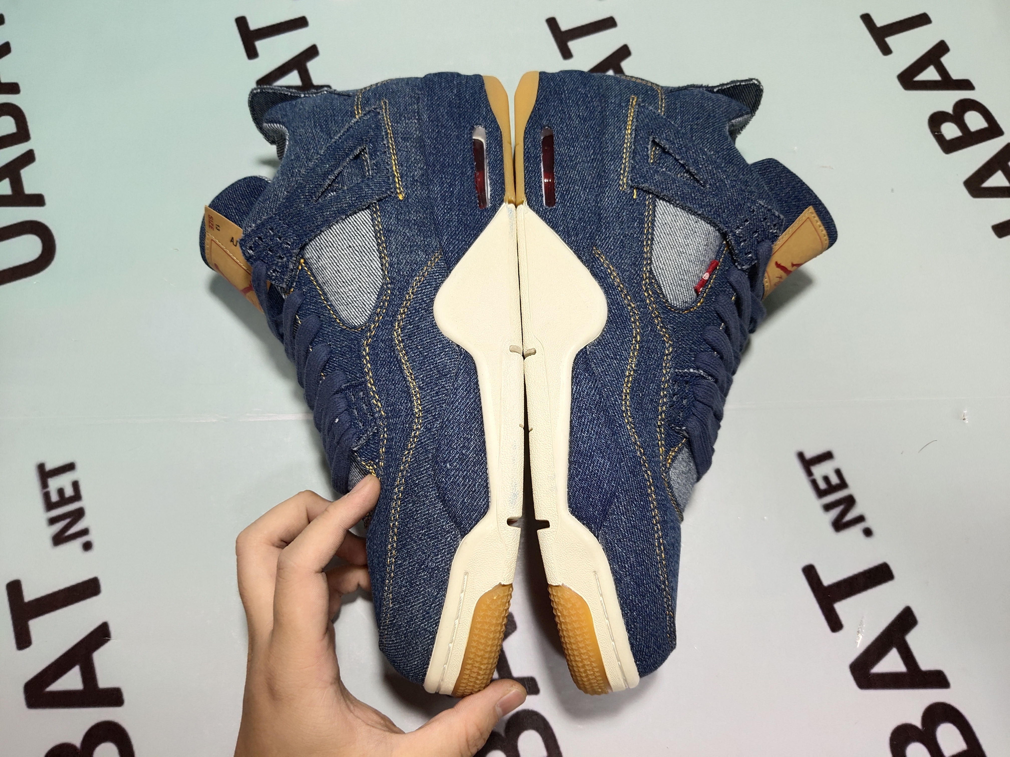 Uabat Jordan 4 Retro Levi's Denim (Tag with Levi's Logo),  AO2571-401