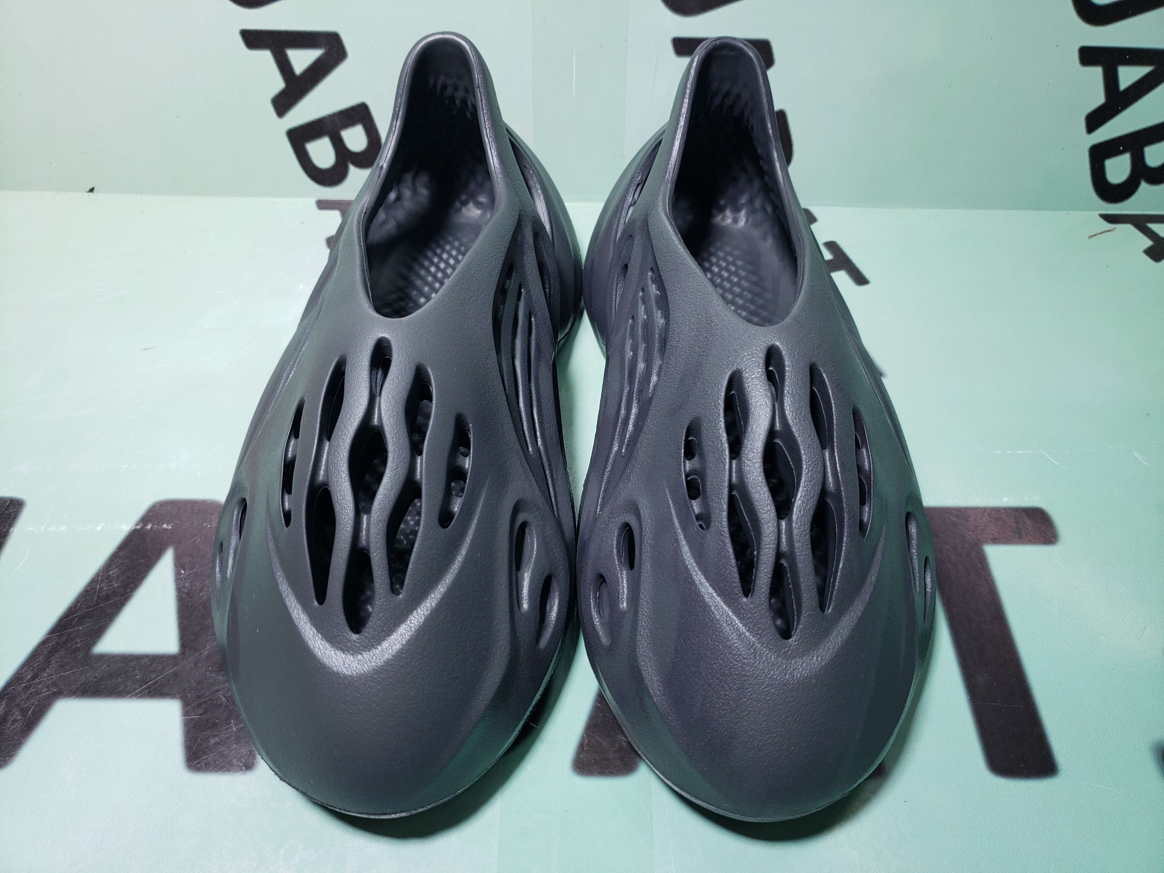 OG Yeezy Foam RNNR Onyx, HP8739