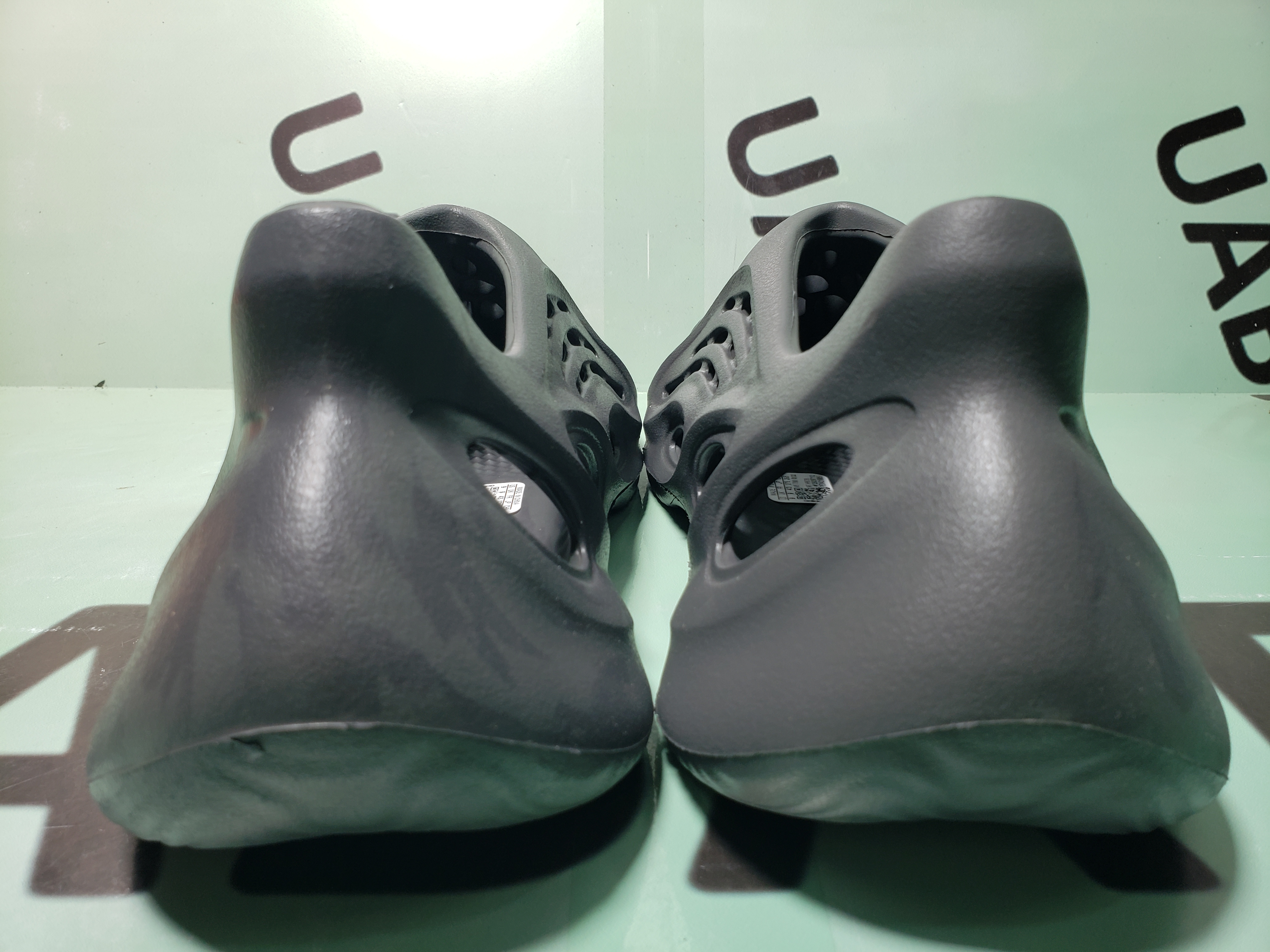 OG Yeezy Foam RNNR Onyx, HP8739