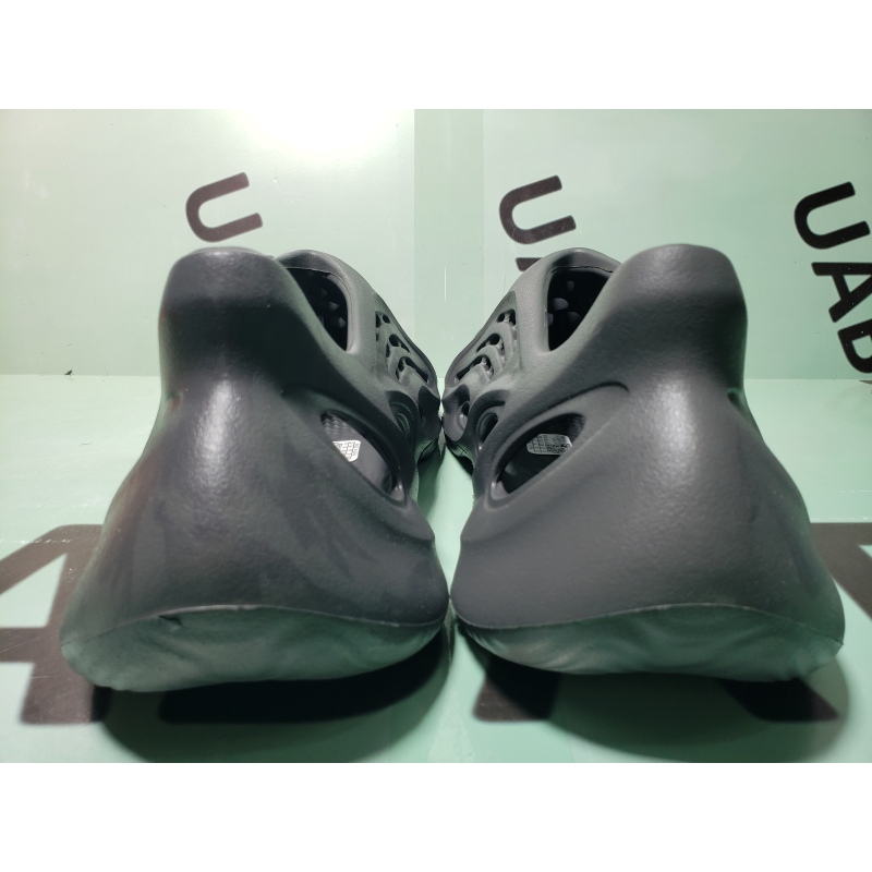 OG Yeezy Foam RNNR Onyx, HP8739