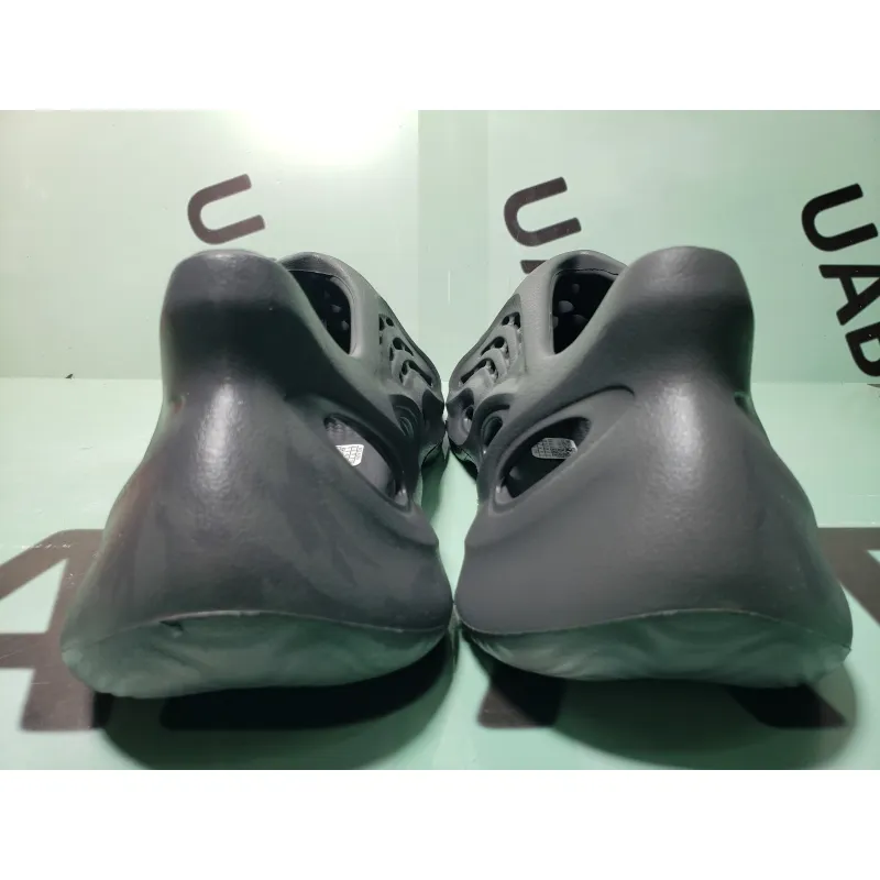 OG Yeezy Foam RNNR Onyx, HP8739
