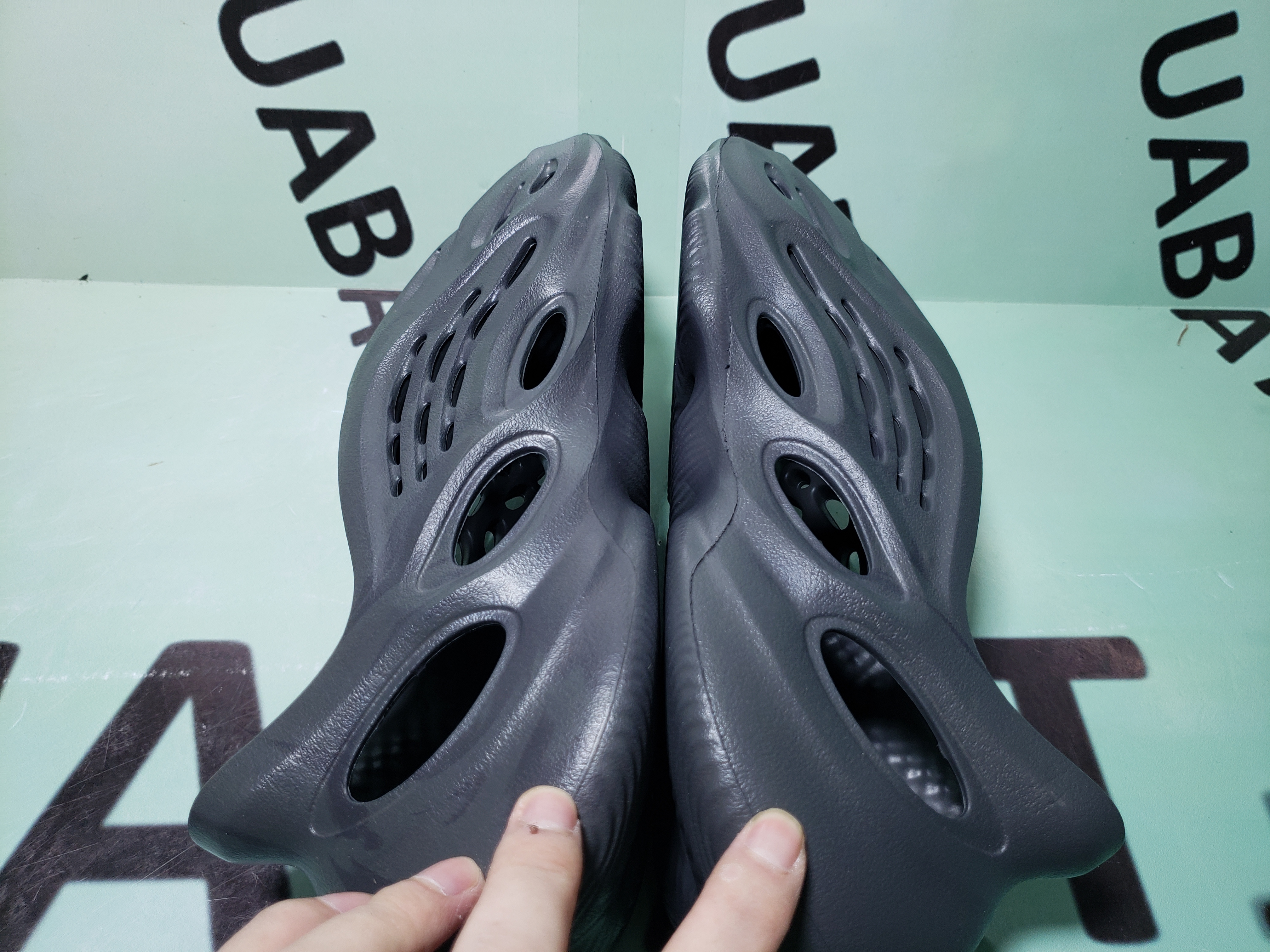 OG Yeezy Foam RNNR Onyx, HP8739