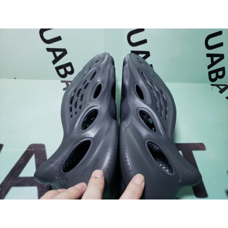 OG Yeezy Foam RNNR Onyx, HP8739