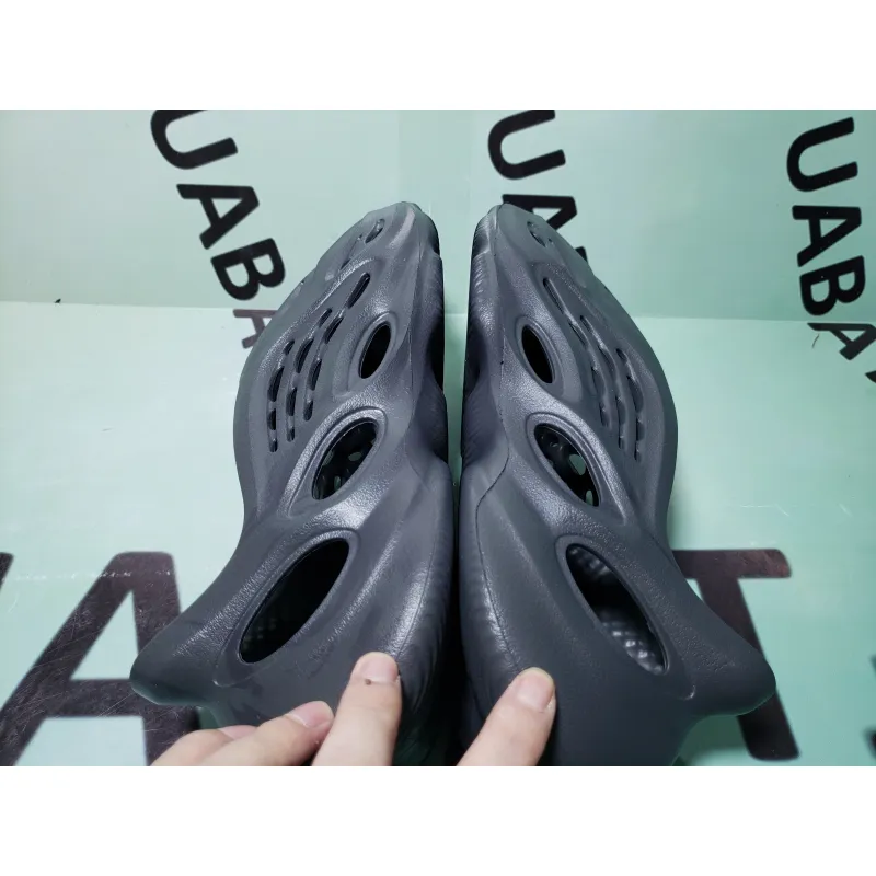 OG Yeezy Foam RNNR Onyx, HP8739