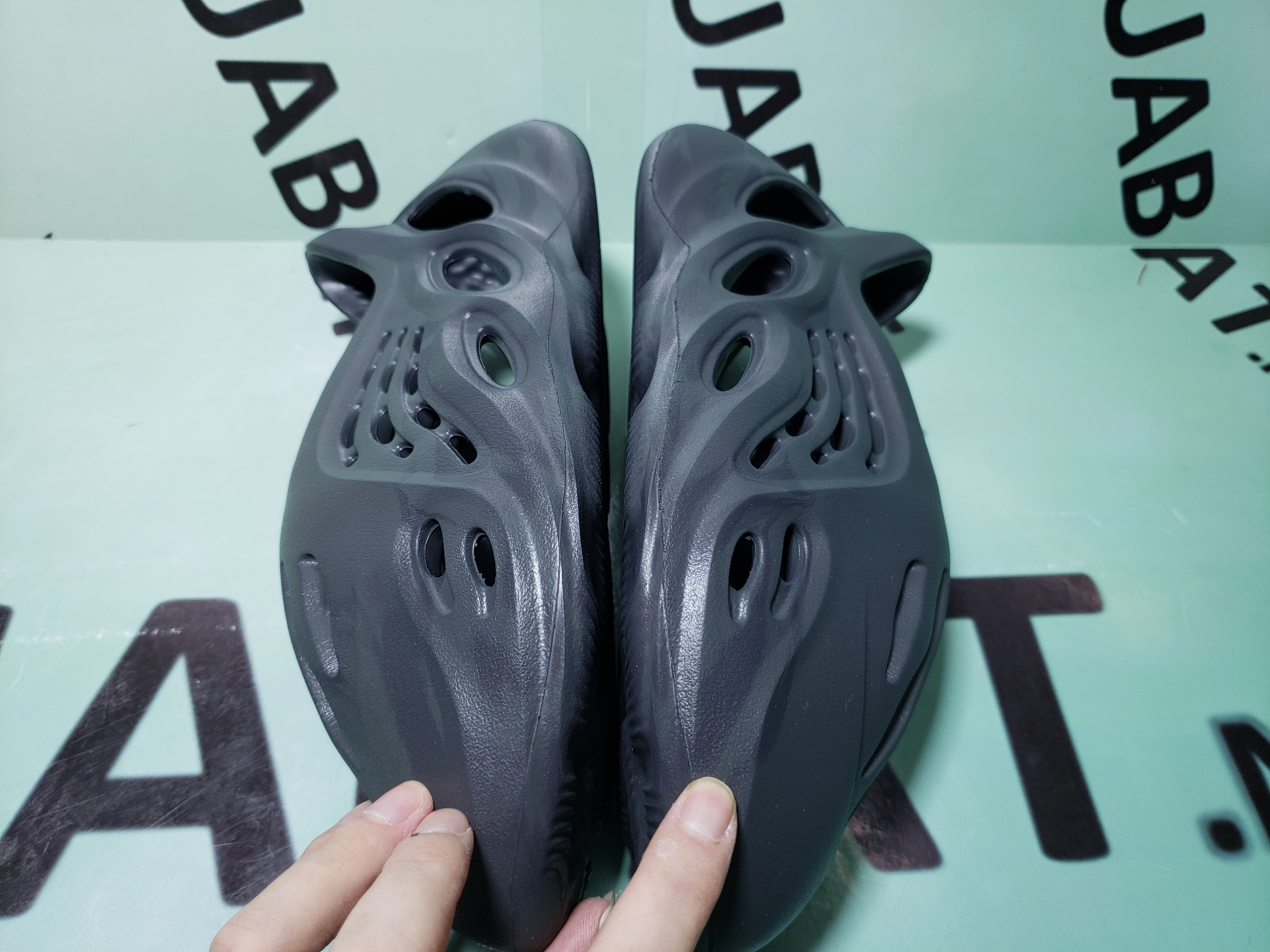 OG Yeezy Foam RNNR Onyx, HP8739